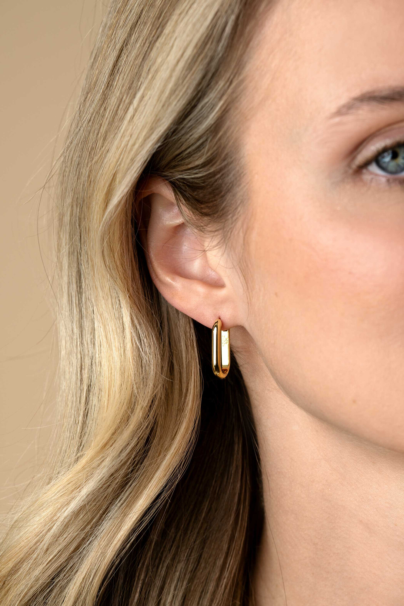 20mm ZINZI gold plated silver hoops in oval shape with round tube 3mm wide ZIO2605G