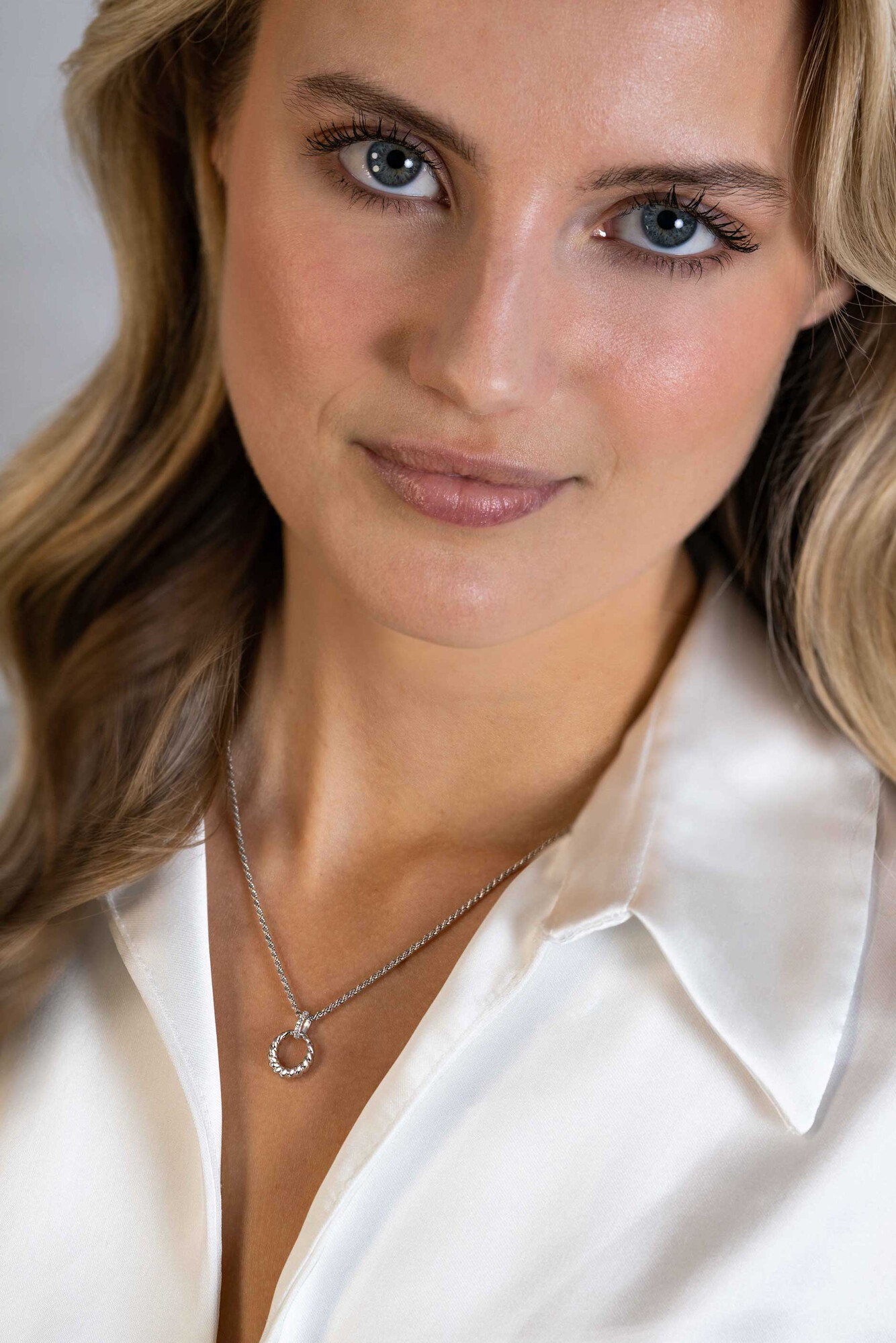 15mm ZINZI Sterling Silver Round Pendant Twist Design Bail Set with White Zirconias ZIH2403 (excl. necklace)