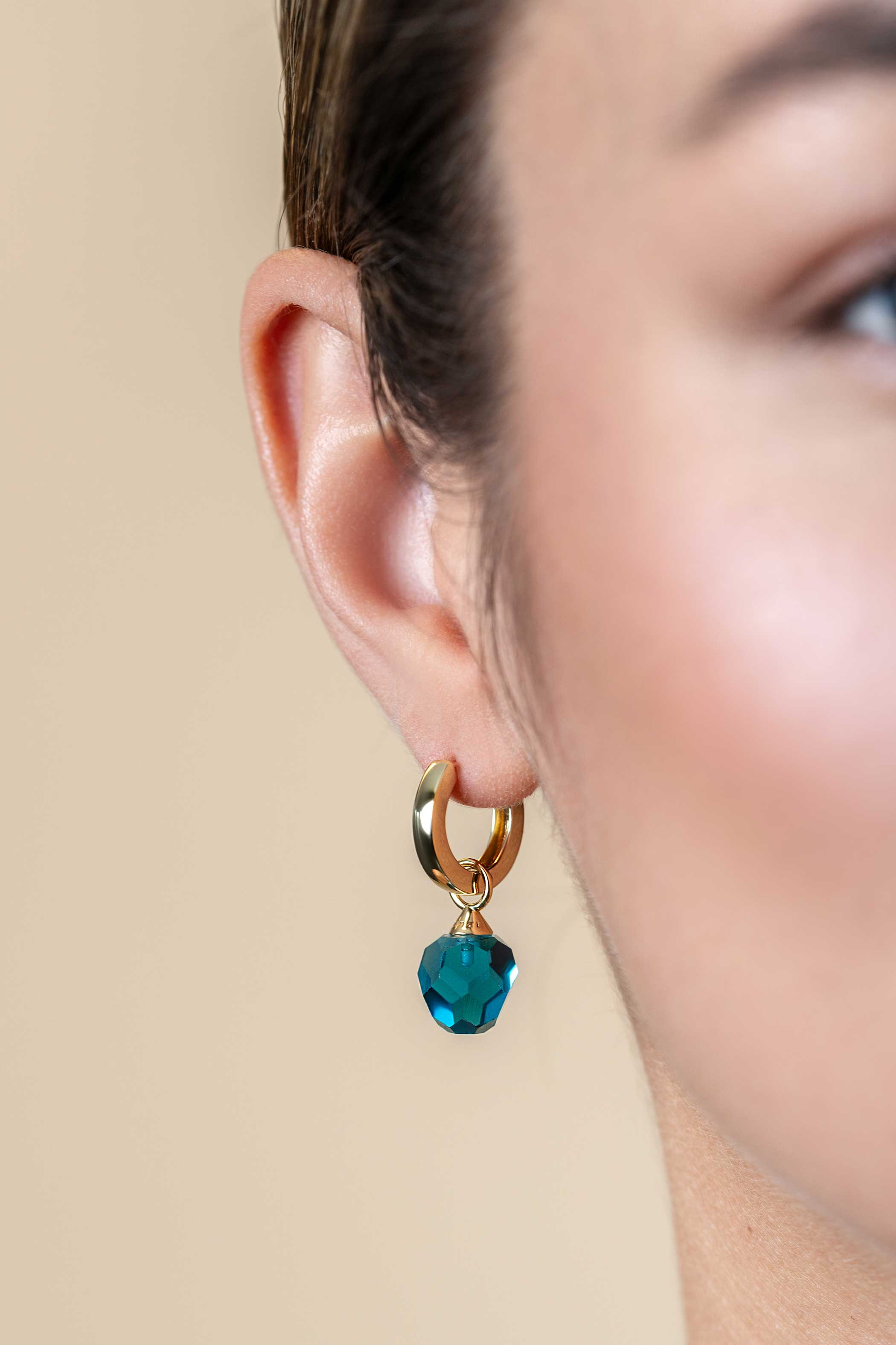 10mm ZINZI gold plated silver earring charms with blue bead ZICH266BG (without hoops)
