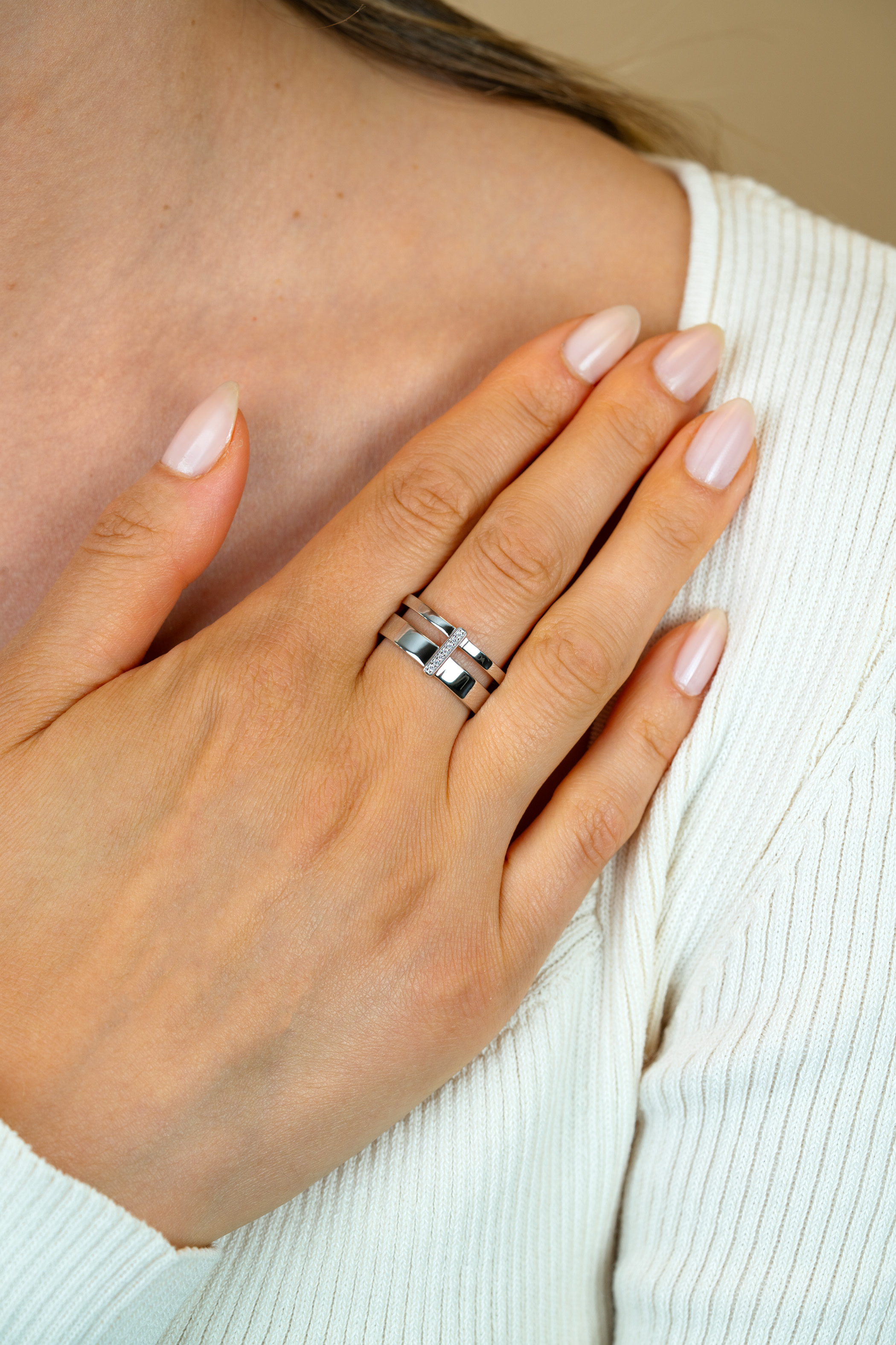 ZINZI zlv. ring  2 banen verbonden staafje zirc mt.60