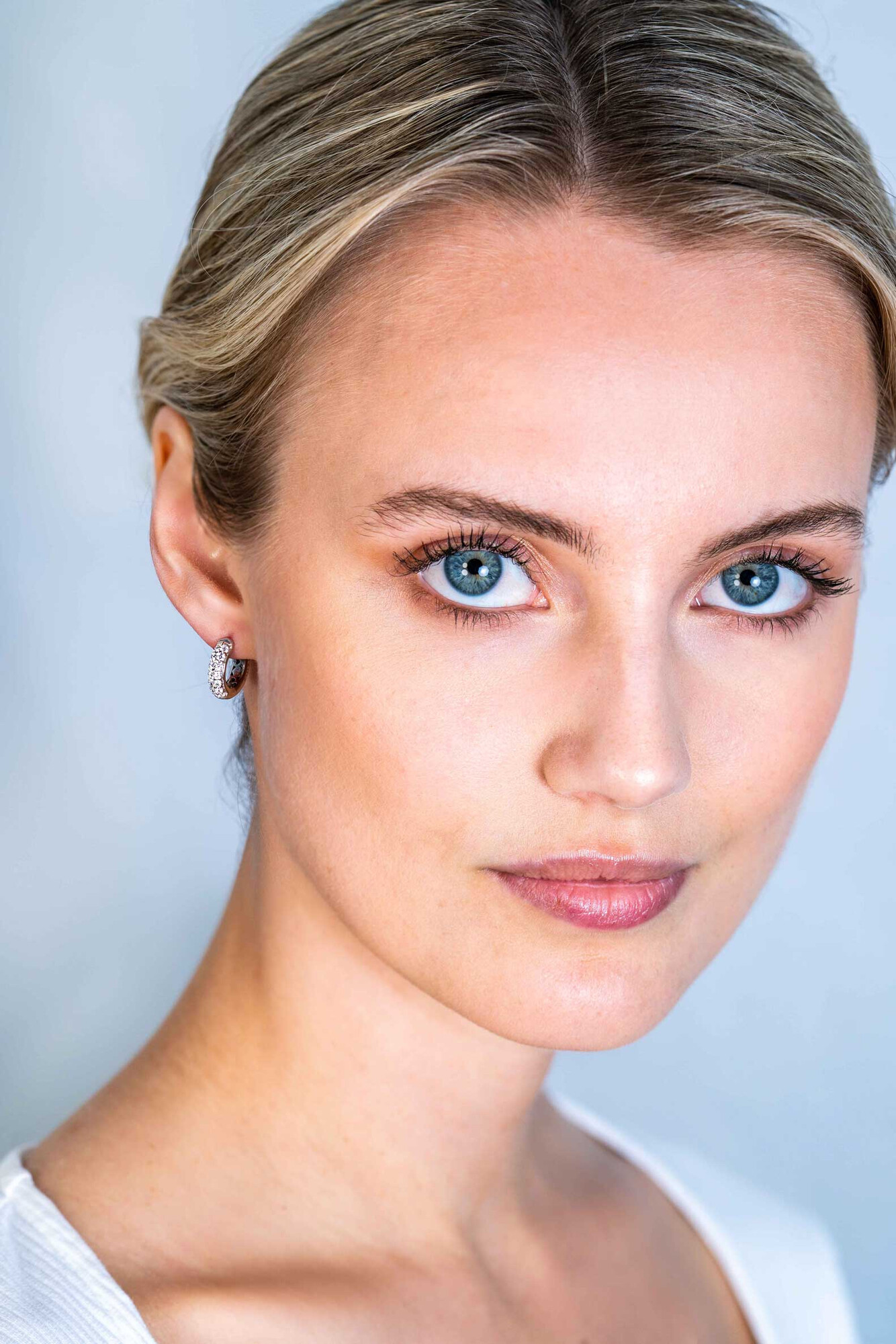 14mm ZINZI Sterling Silver Hoop Earrings White Zirconias 14x4mm ZIO2317