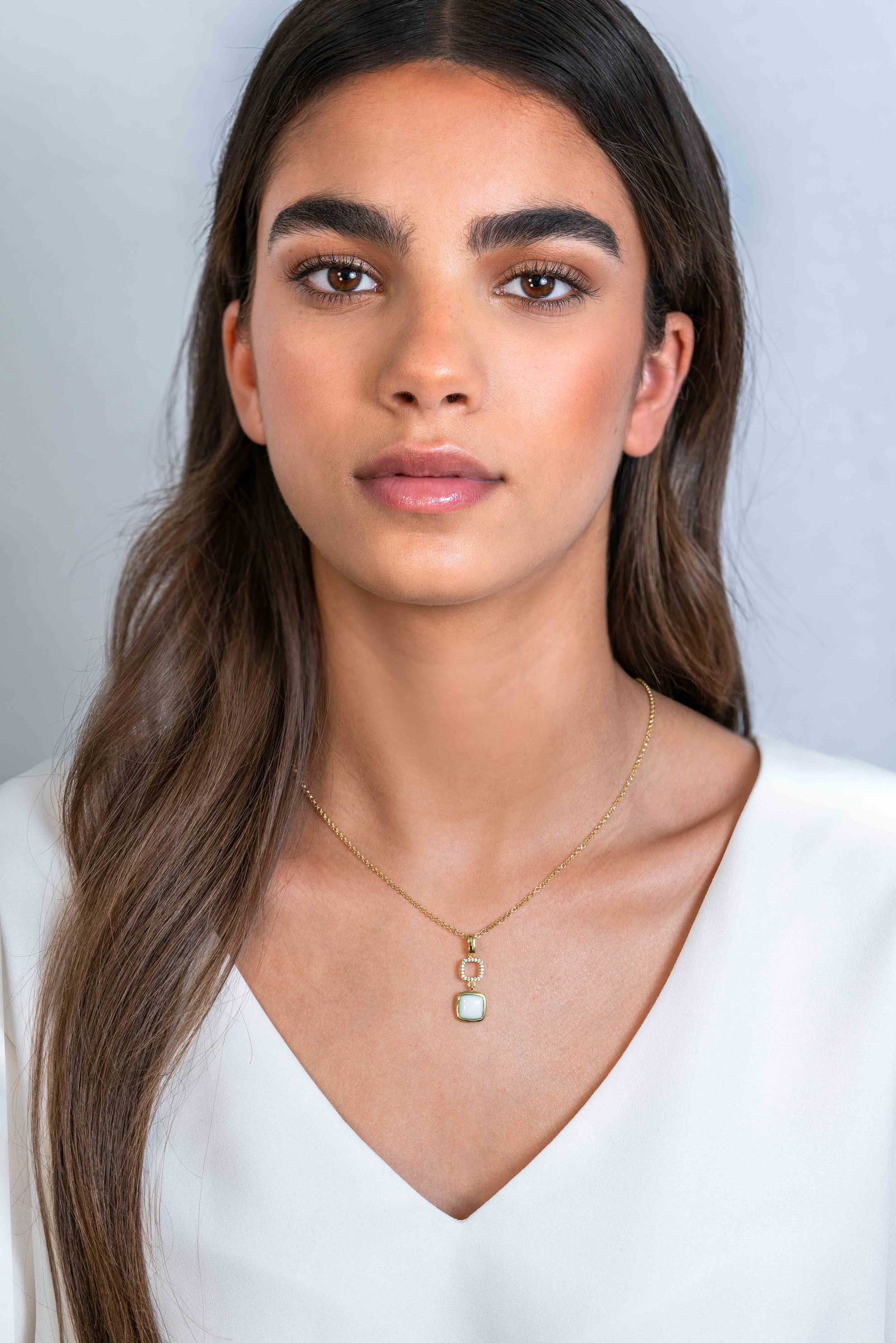 30mm ZINZI Gold Plated Sterling Silver Pendant Square Two-sided with White Onyx and Mint Green Color Stone ZIH2308 (excl. necklace)