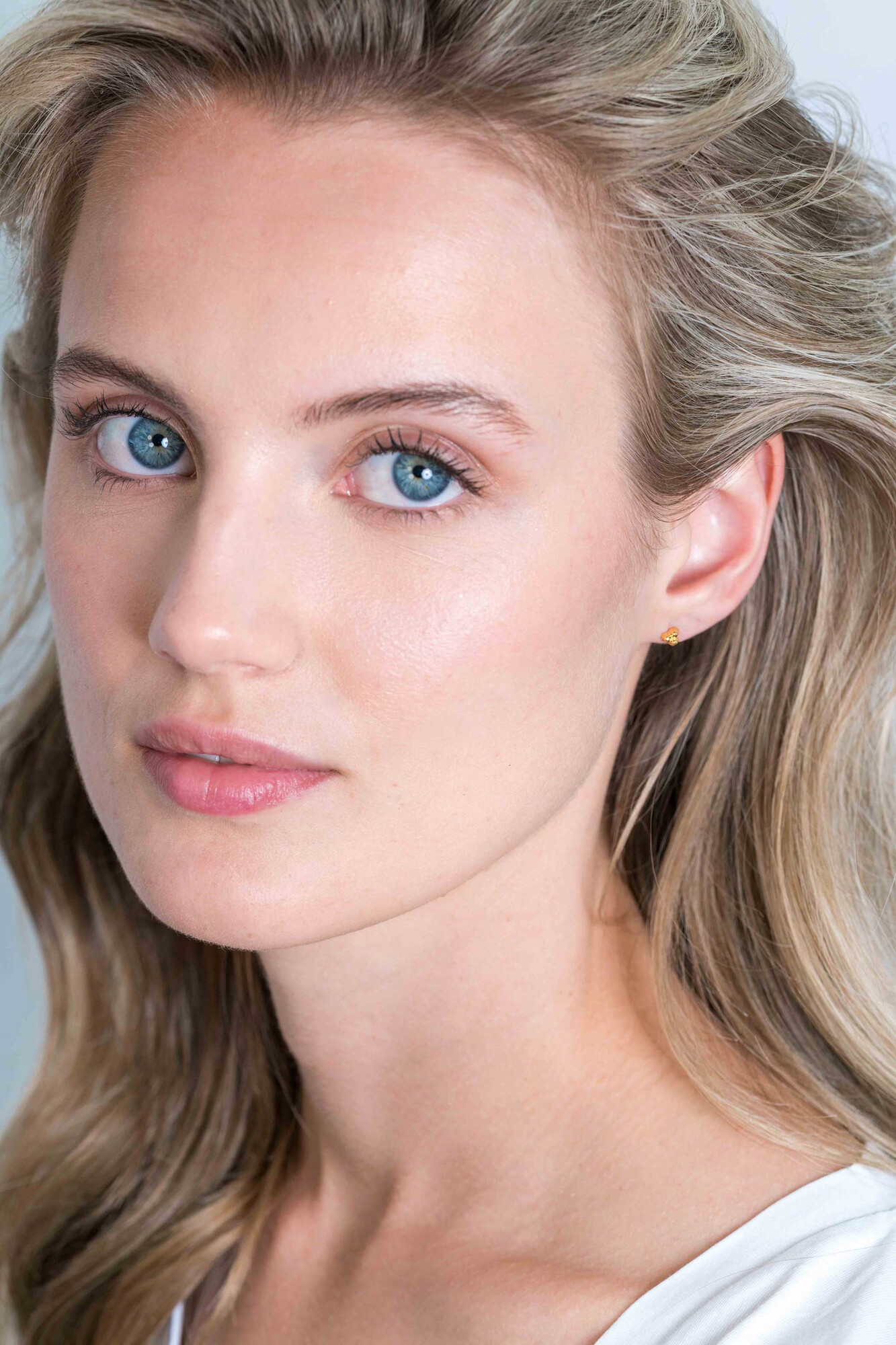 4mm ZINZI Gold Plated Sterling Silver Stud Earrings 3 Beads ZIO2169G