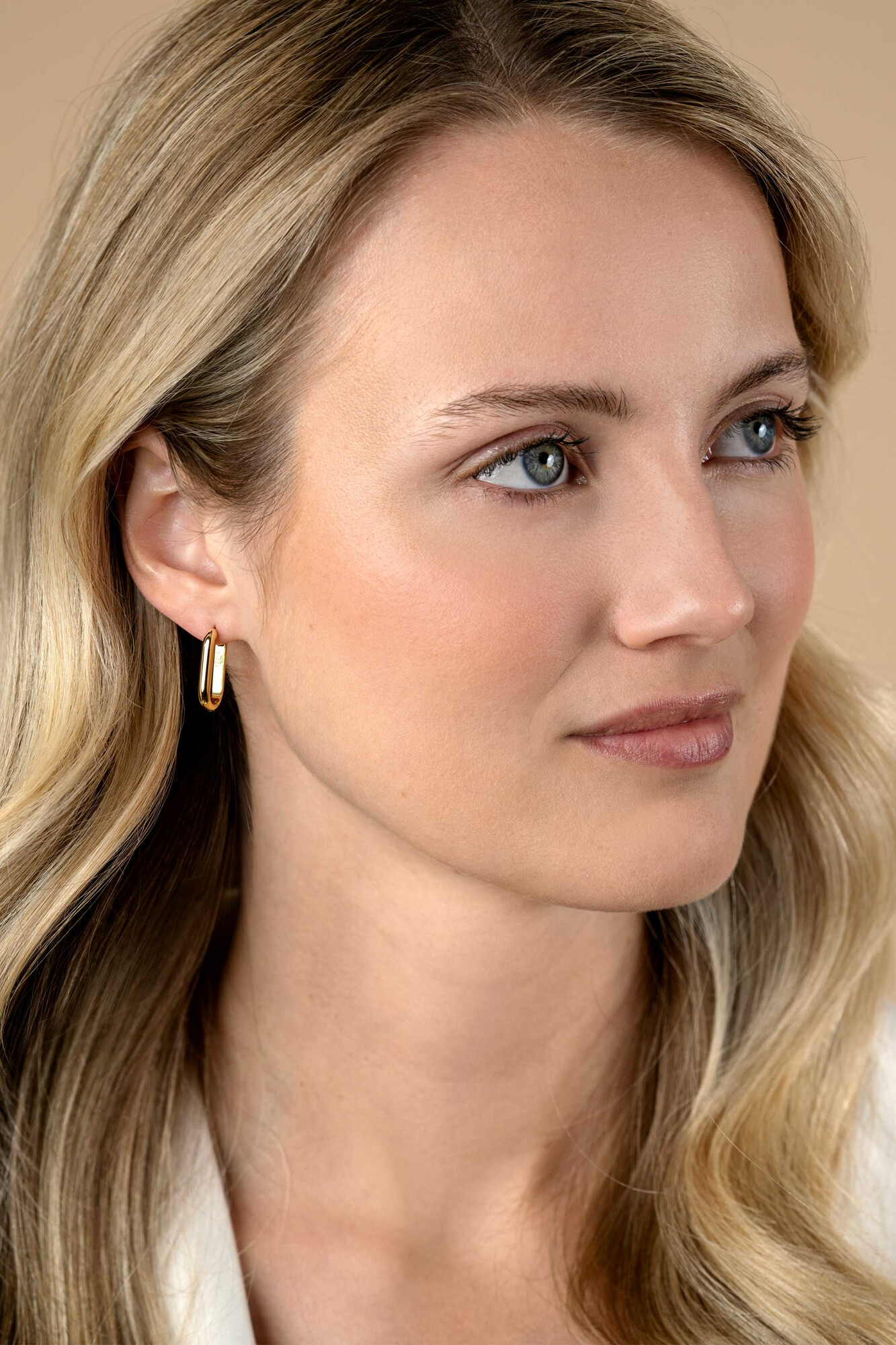 20mm ZINZI gold plated silver hoops in oval shape with round tube 3mm wide ZIO2605G