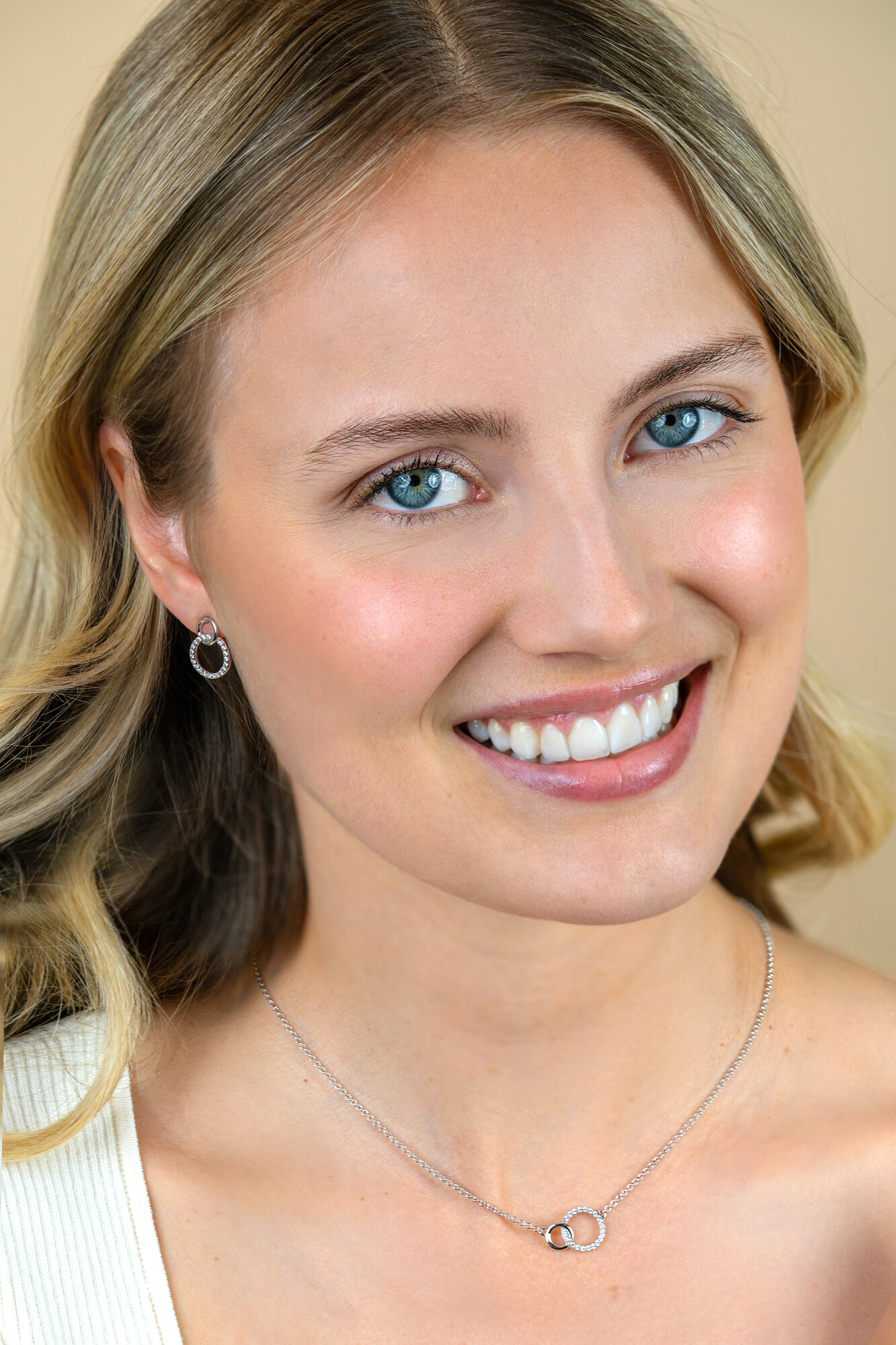 ZINZI Sterling Silver Necklace with 2 Connected Circles and White Zirconias ZIC1782