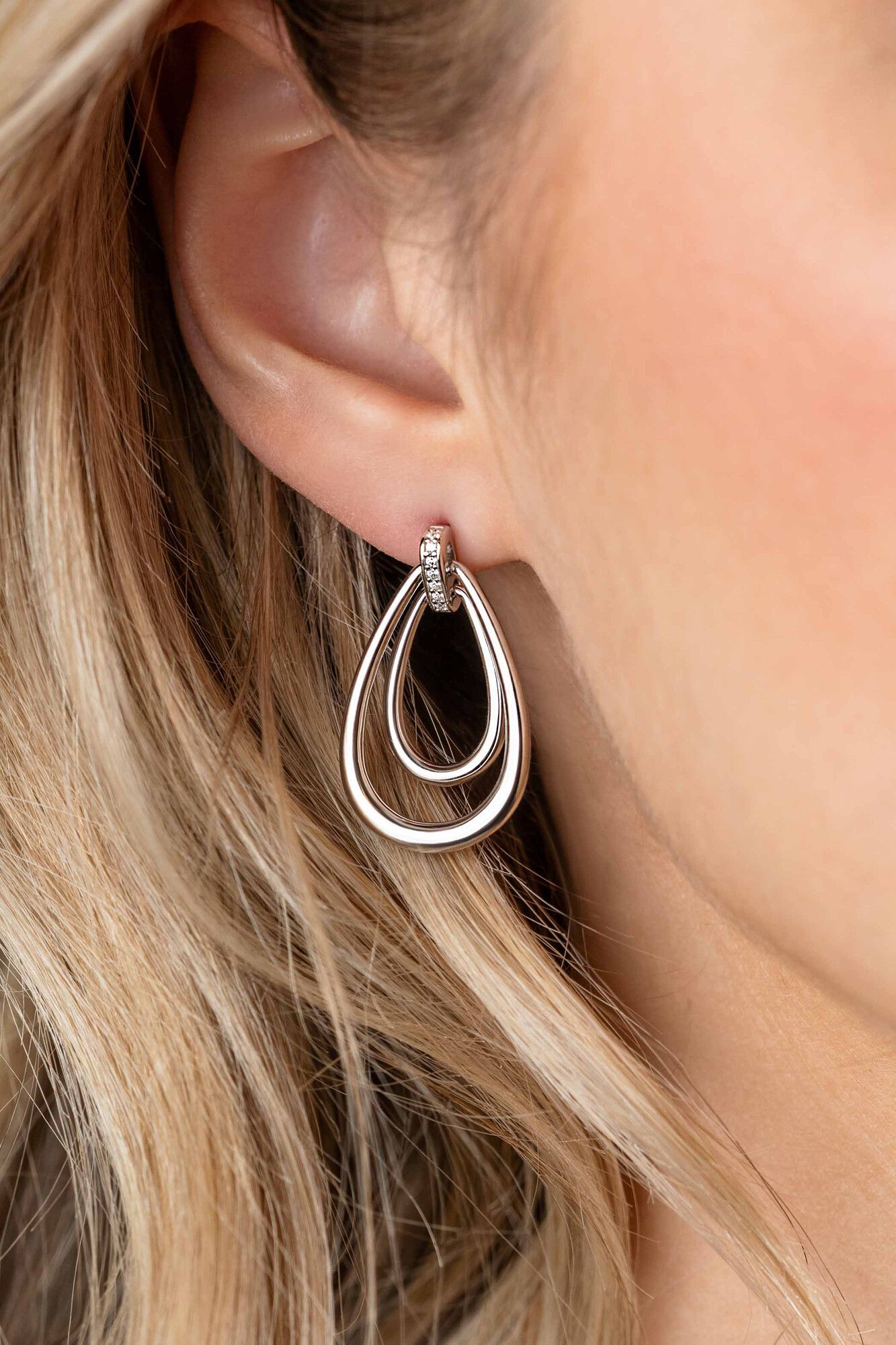 28mm ZINZI Sterling Silver Oval Earrings White Zirconia ZIO2489