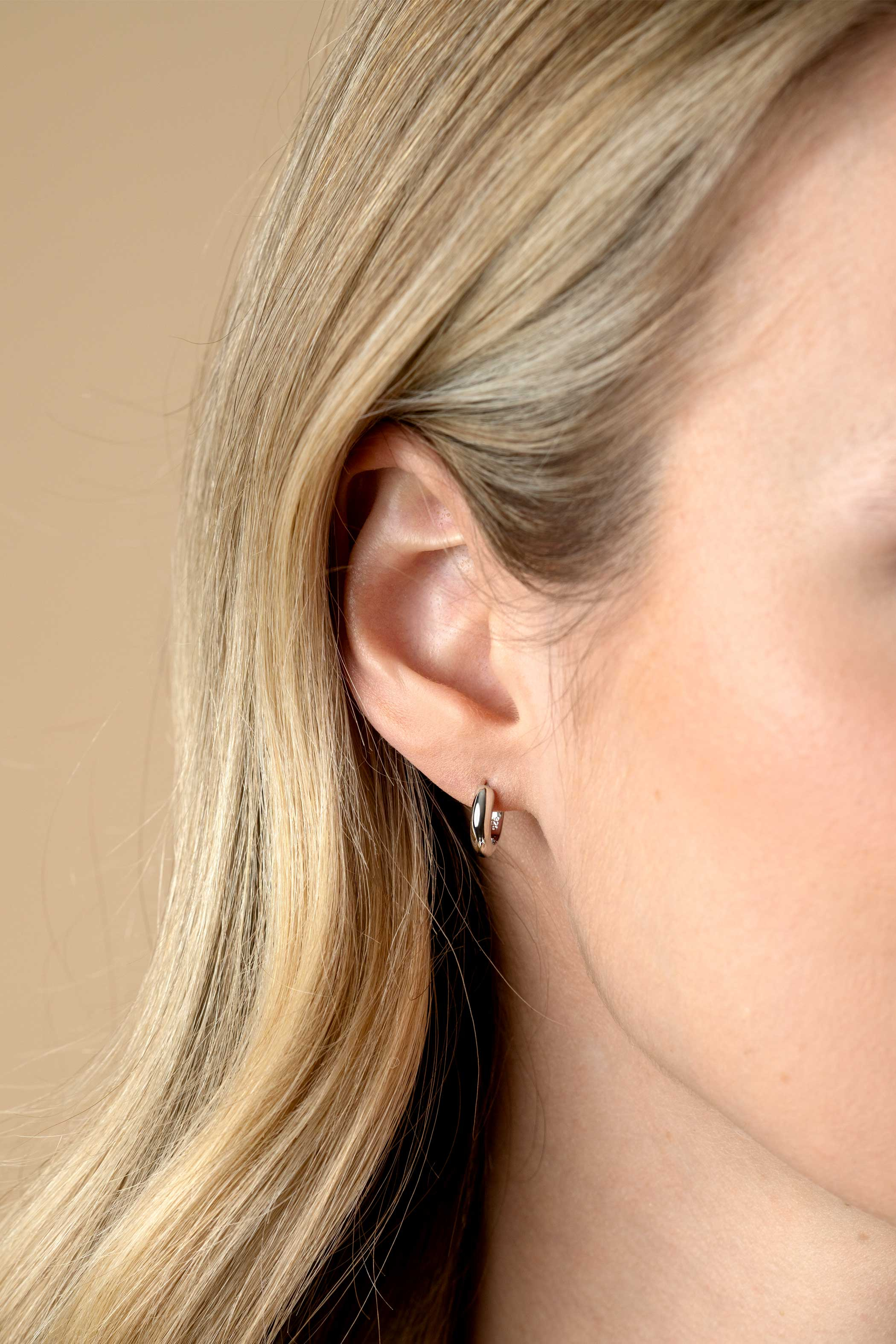 12.5mm ZINZI silver smooth hoops with round tube 3mm with luxury hinge closure ZIO2600