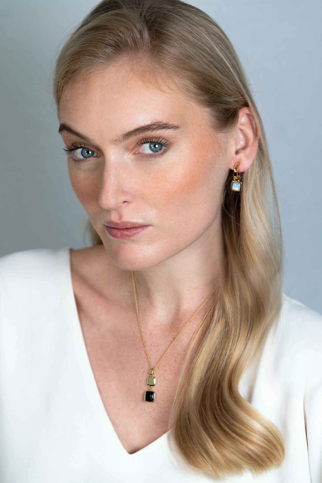 10mm ZINZI Gold Plated Sterling Silver Earrings Pendants Square Two-sided Black Onyx and White Mother-of-Pearl ZICH2257G (excl. hoop earrings)