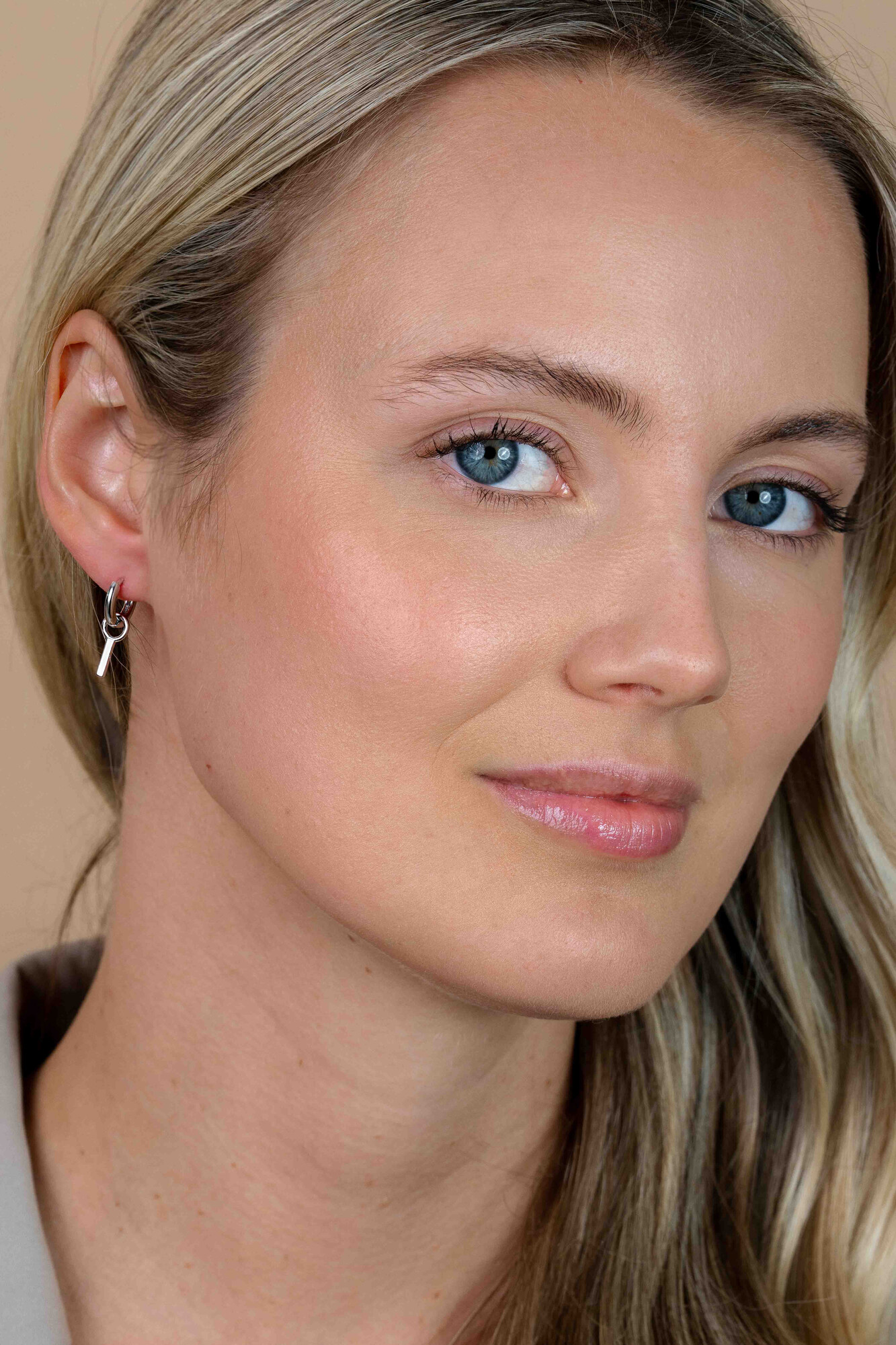 ZINZI Sterling Silver Letter Earrings Pendant I price per piece ZICH2144I (excl. hoop earrings)