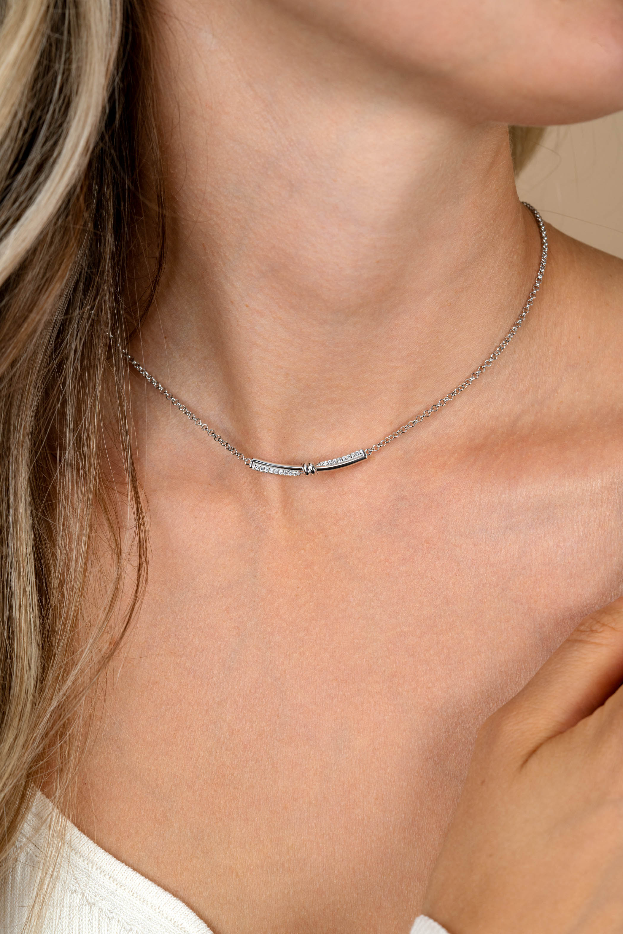 ZINZI silver rolo link necklace with luxury twist pendant featuring a knot and white cubic zirconias 42-45cm ZIC2680