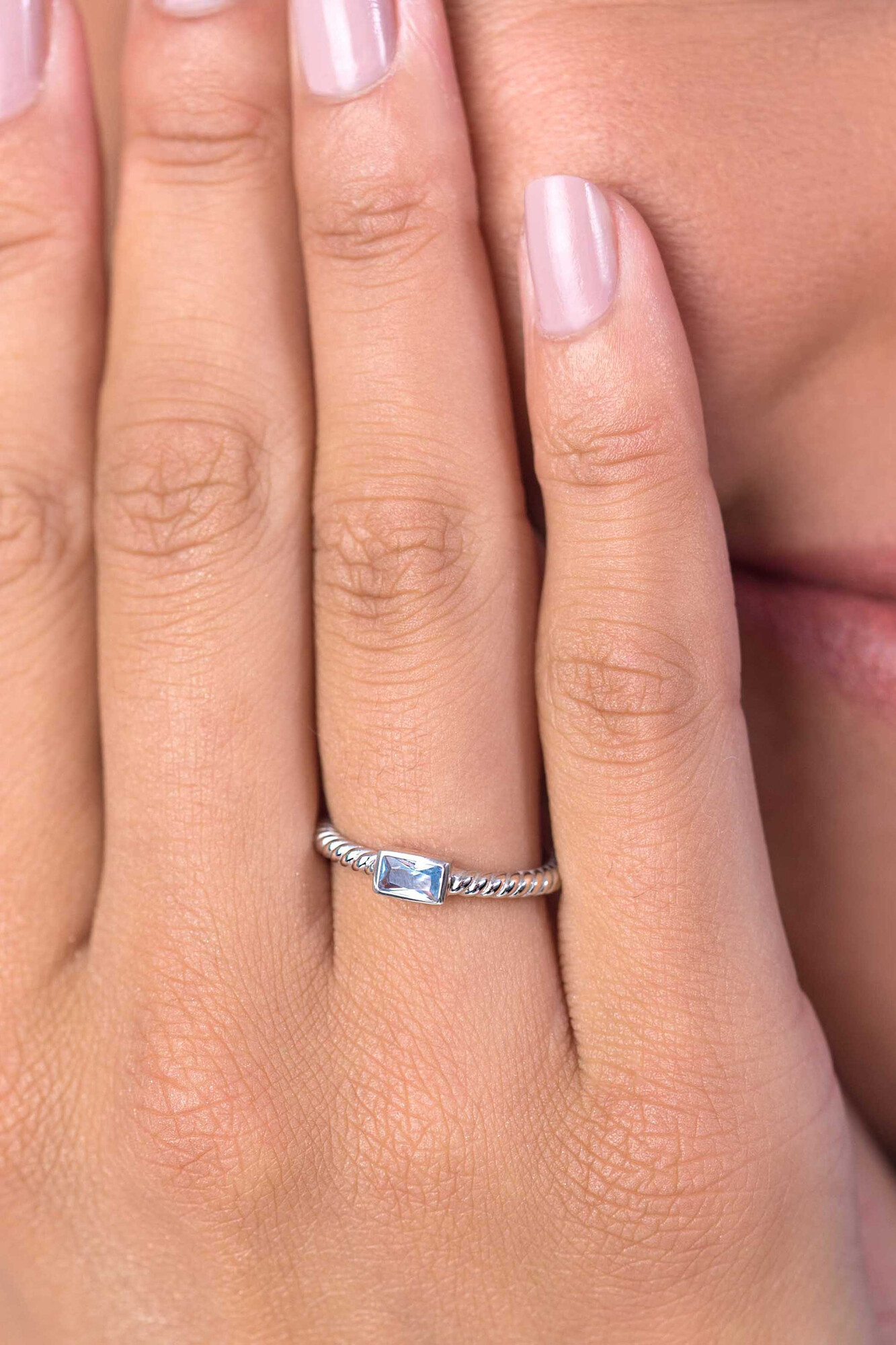 ZINZI Sterling Silver Stackable Ring Twist Blue ZIR1901