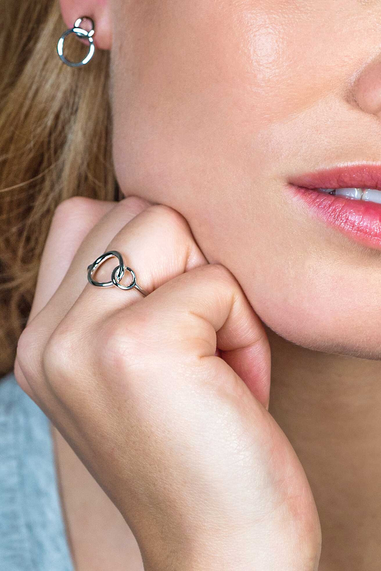 ZINZI Sterling Silver Stud Earrings with 2 Connected Open Circles ZIO1278