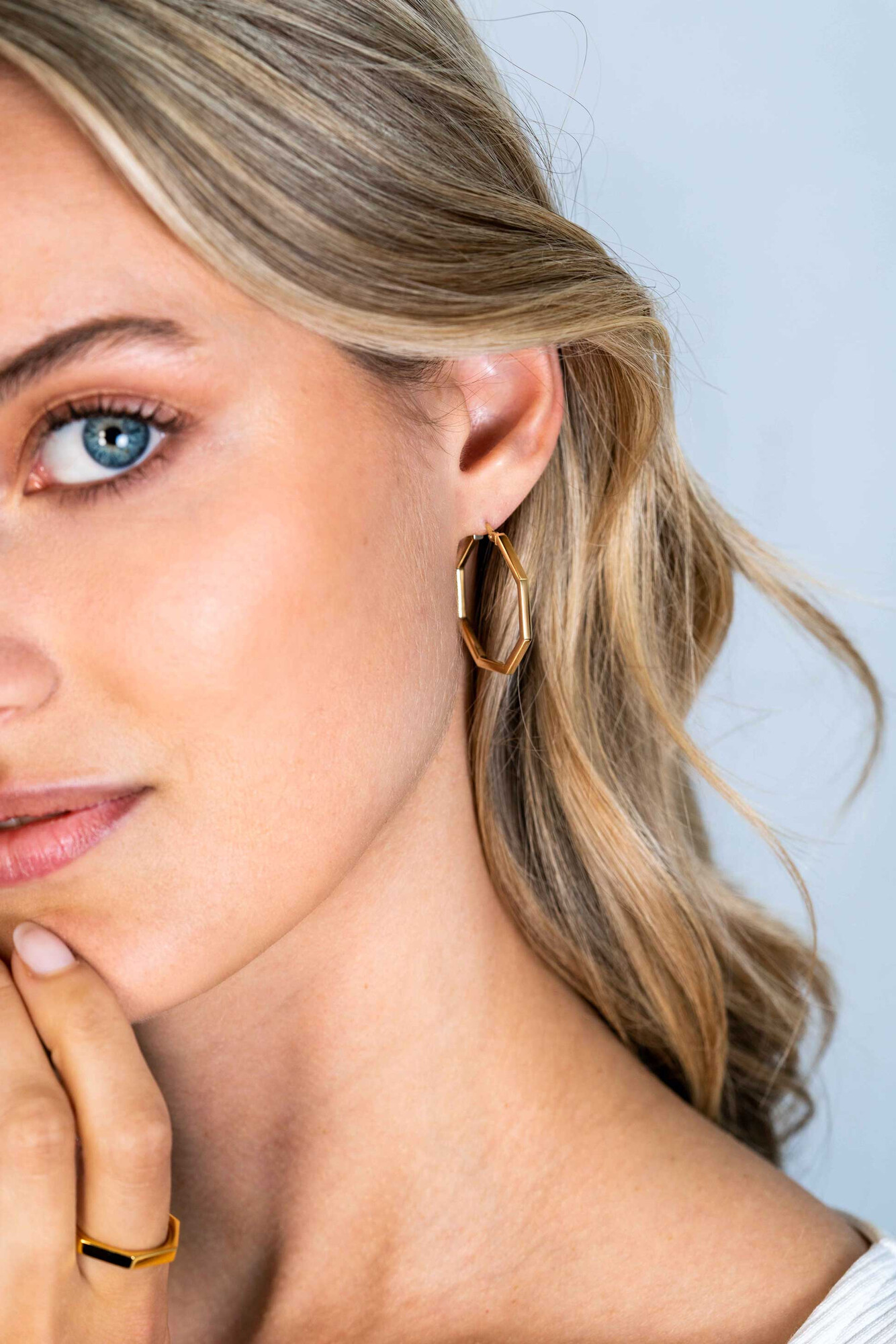 27mm ZINZI Gold Plated Sterling Silver Hoop Earrings in Trendy Hexagon 27x2mm ZIO2323G