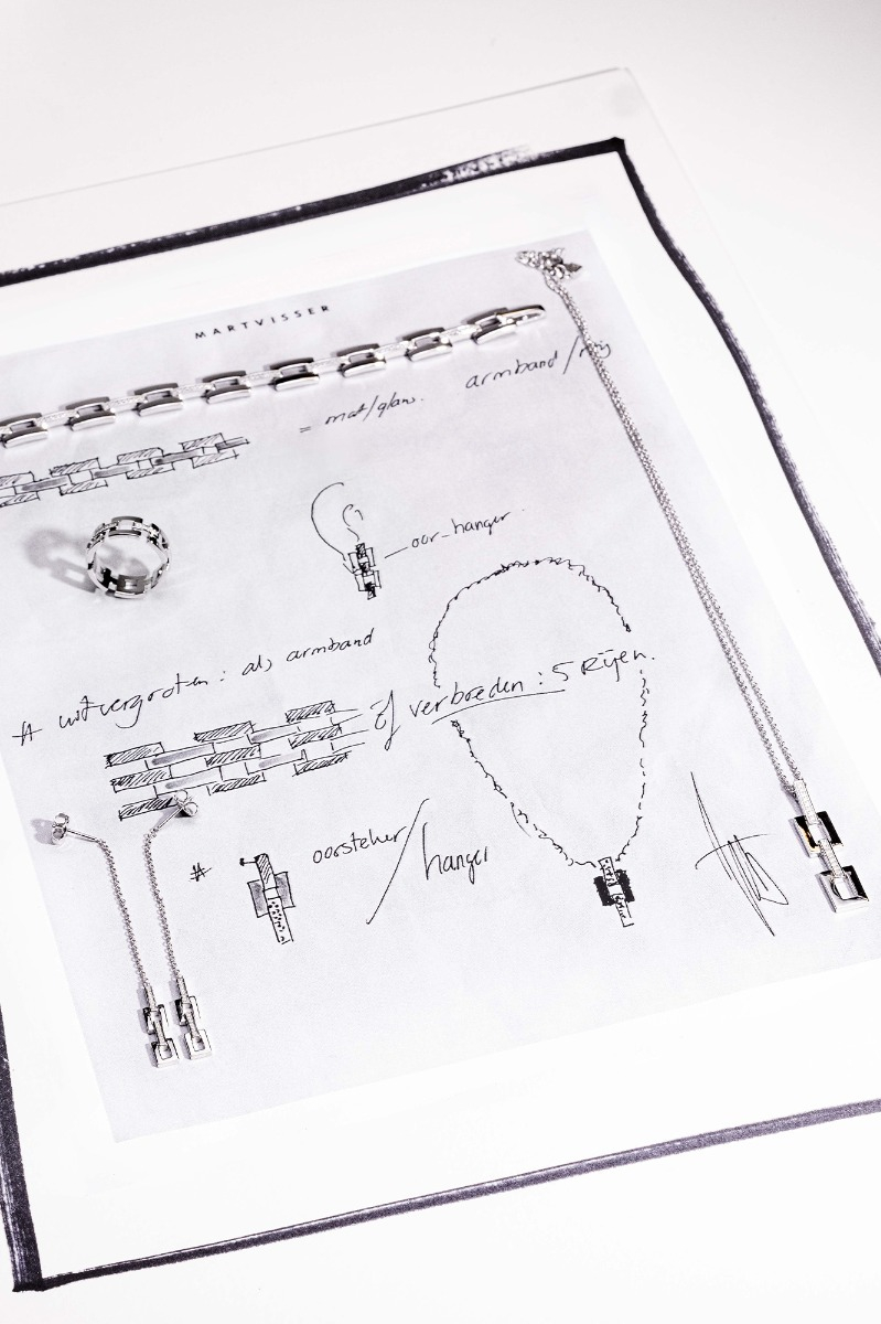 Mart Visser by ZINZI silver link ring, 8mm wide, with square links adorned with white zirconia, MVR27