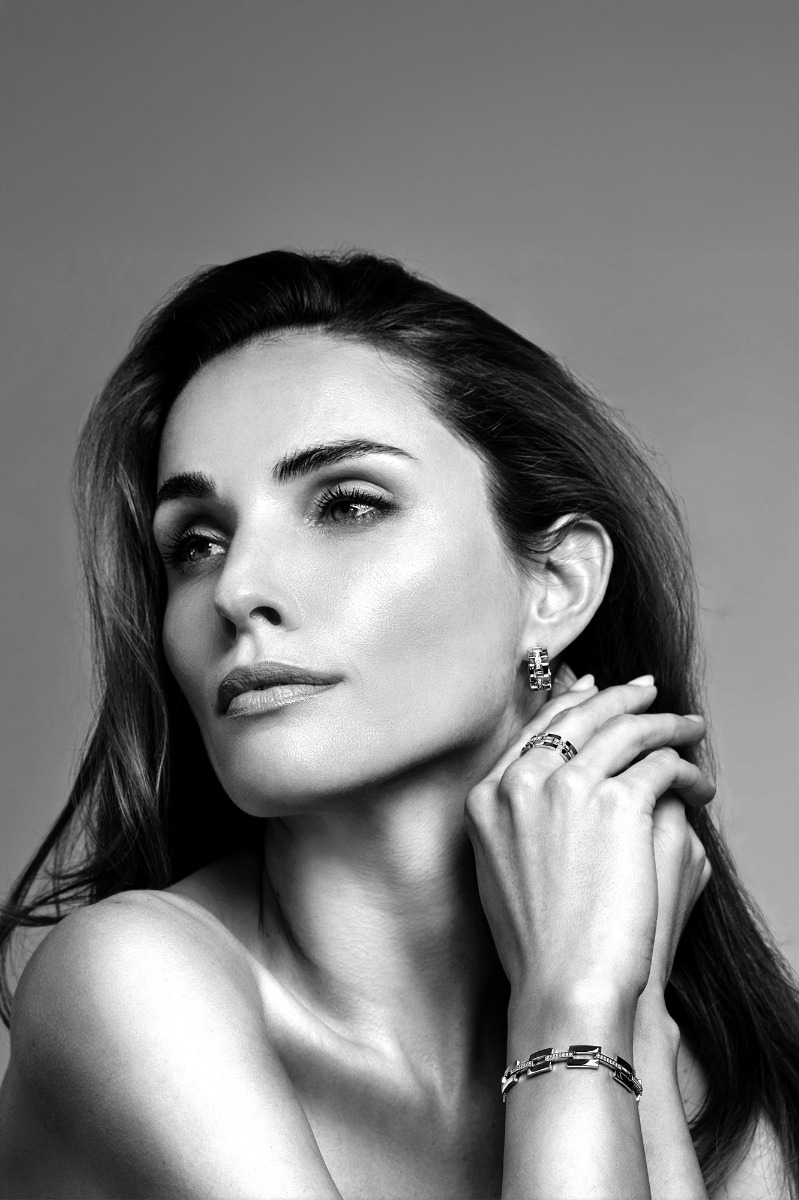 18mm Mart Visser by ZINZI silver hoop earrings with square links and luxury hinge closure, adorned with white zirconia, MVCR27