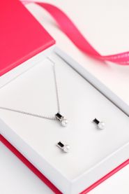 Cadeauset 'Pearl'. Zilveren ketting 45cm (ZILC-B45) met parel hanger (ZIH2135Z) + bijpassende zilveren oorstekers (ZIO2135Z). Cadeauset5