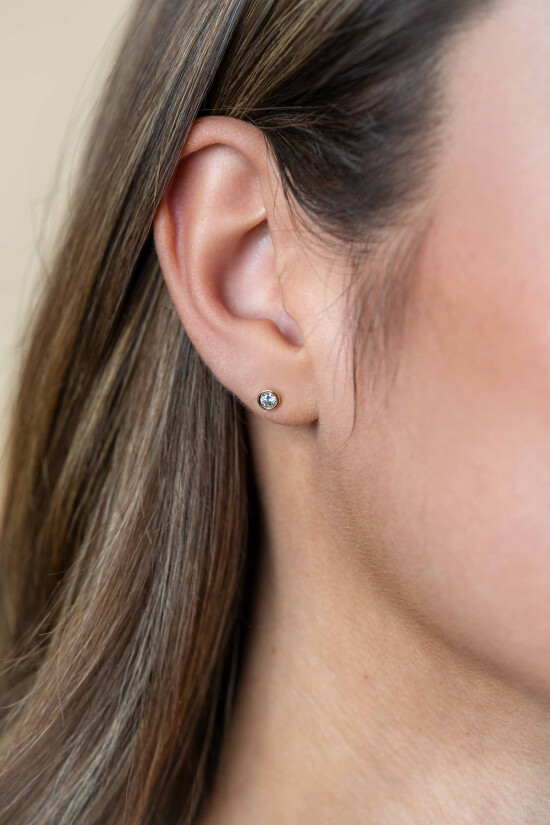 4mm ZINZI 14K Gold Stud Earrings Round White Zirconia ZGO451
