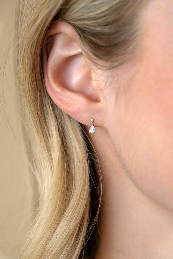 8mm ZINZI Gold 14 ct gold stud earrings with a pear-shaped and round white cubic zirconia ZGO514