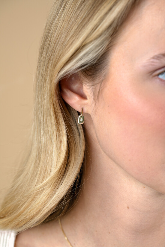 15mm ZINZI Gold 14 kt gold earrings with rectangular plate and set with white zirconia in a star setting ZGO510