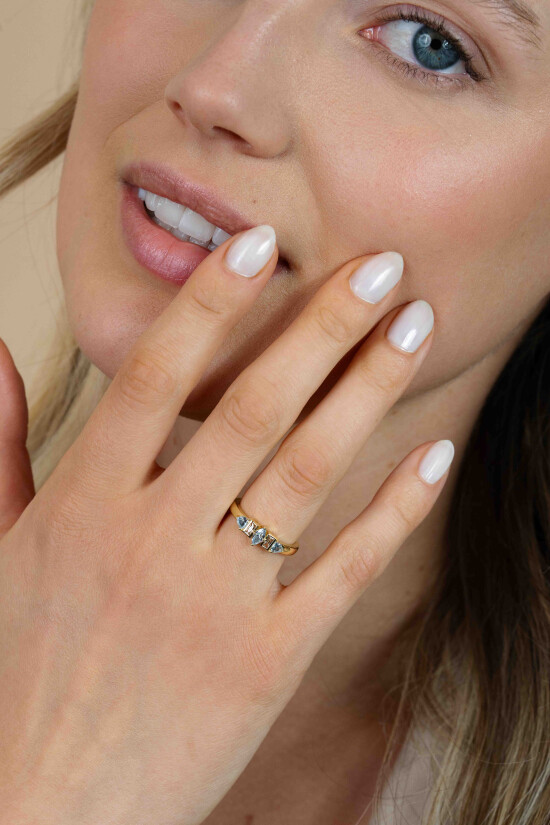 ZINZI gold plated silver ring with pear, rectangular and triangular settings set with light blue and champagne gemstones ZIR2630B