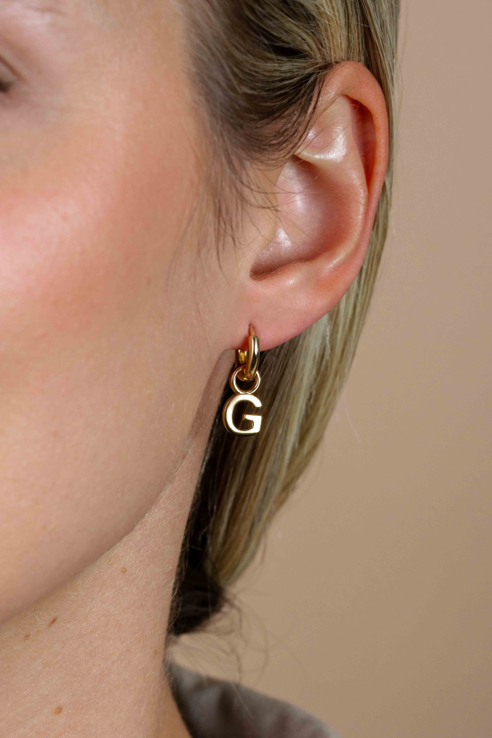 ZINZI Gold Plated Letter Earrings Pendant G price per piece ZICH2145G (excl. hoop earrings)