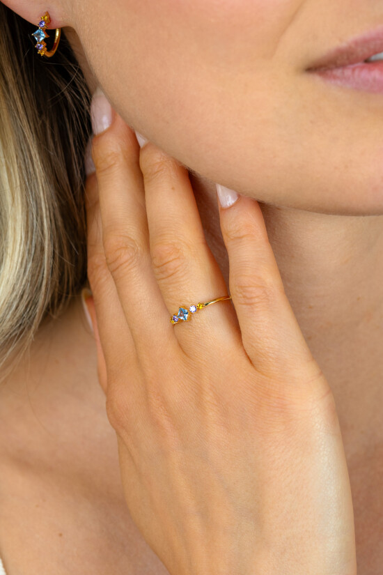 ZINZI Gold Plated Sterling Silver Ring with Blue, Purple and Champagne Color Stones in Diamond-Shape ZIR2443