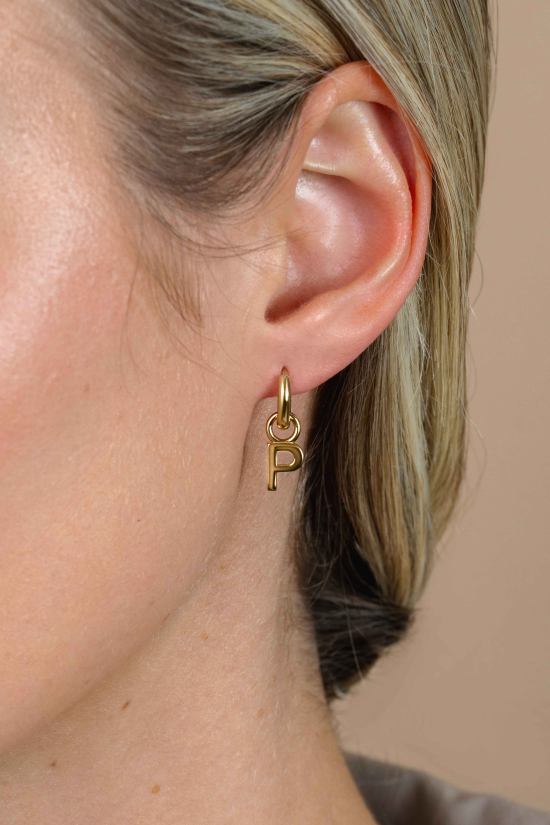 ZINZI Gold Plated Letter Earrings Pendant P price per piece ZICH2145P (excl. hoop earrings)