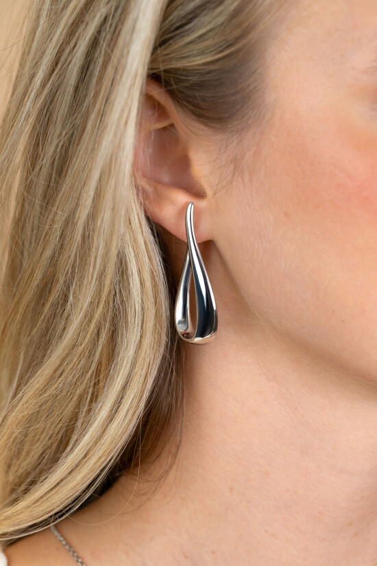 49mm ZINZI silver large hoop earrings in organic shape with a playful twist and convenient top closure ZIO2675