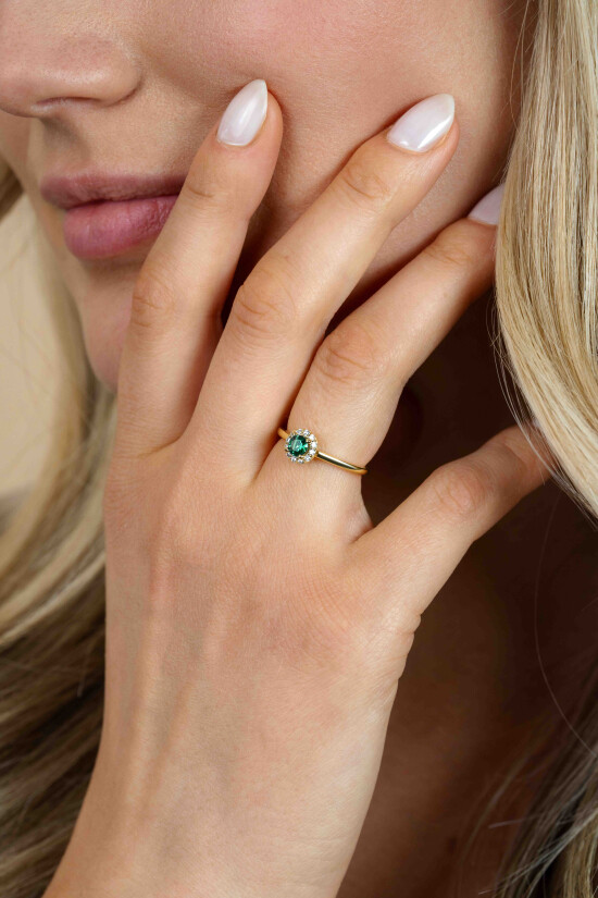 ZINZI zlv. ring gg.verg. entourage groen en zirc.mt.62