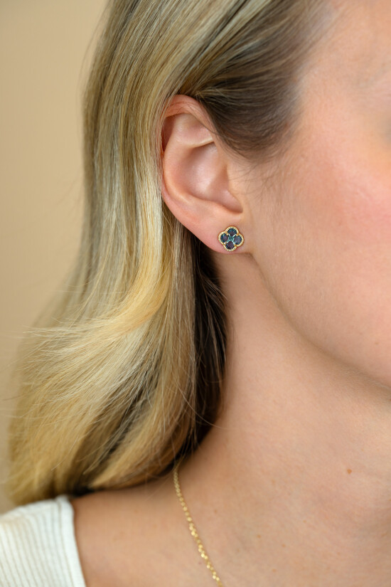 9mm ZINZI gold plated silver stud earrings in clover shape with light blue gemstone ZIO2662B