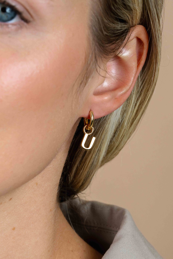 ZINZI Gold Plated Letter Earrings Pendant U price per piece ZICH2145U (excl. hoop earrings)