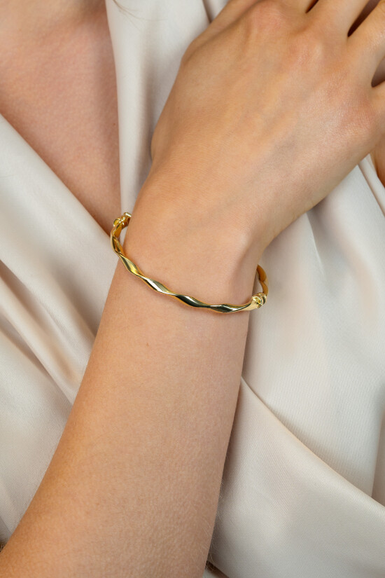 ZINZI zlv. bangle armband gg.verg. gedraaid 4mm