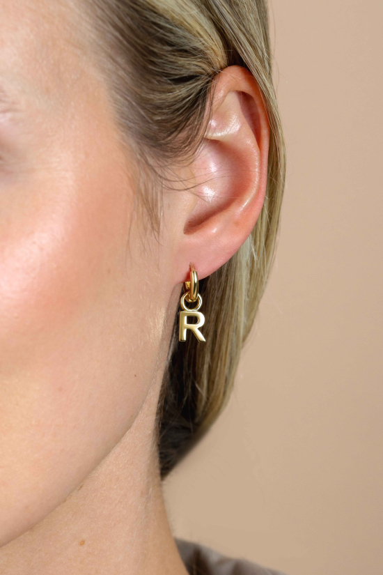 ZINZI Gold Plated Letter Earrings Pendant R price per piece ZICH2145R (excl. hoop earrings)