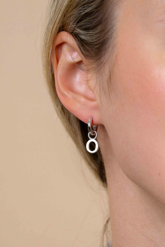 ZINZI Sterling Silver Letter Earrings Pendant O price per piece ZICH2144O (excl. hoop earrings)