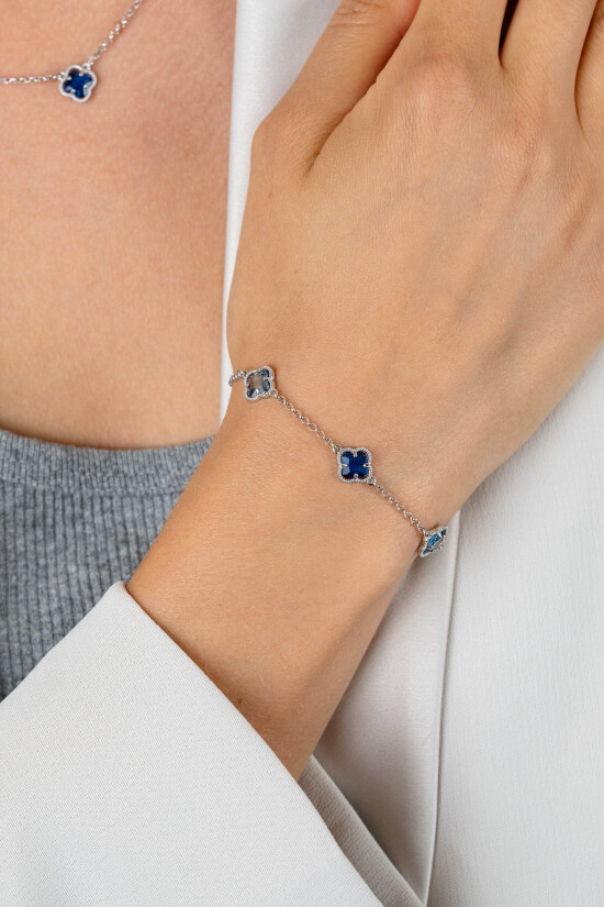ZINZI silver link bracelet with two light blue clovers and one dark blue clover in the center 17-20cm ZIA2663B