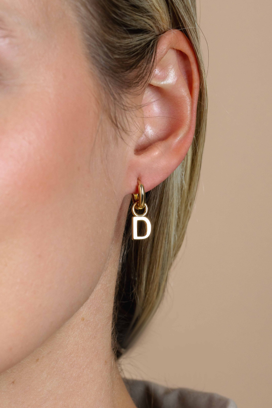ZINZI Gold Plated Letter Earrings Pendant D price per piece ZICH2145D (excl. hoop earrings)