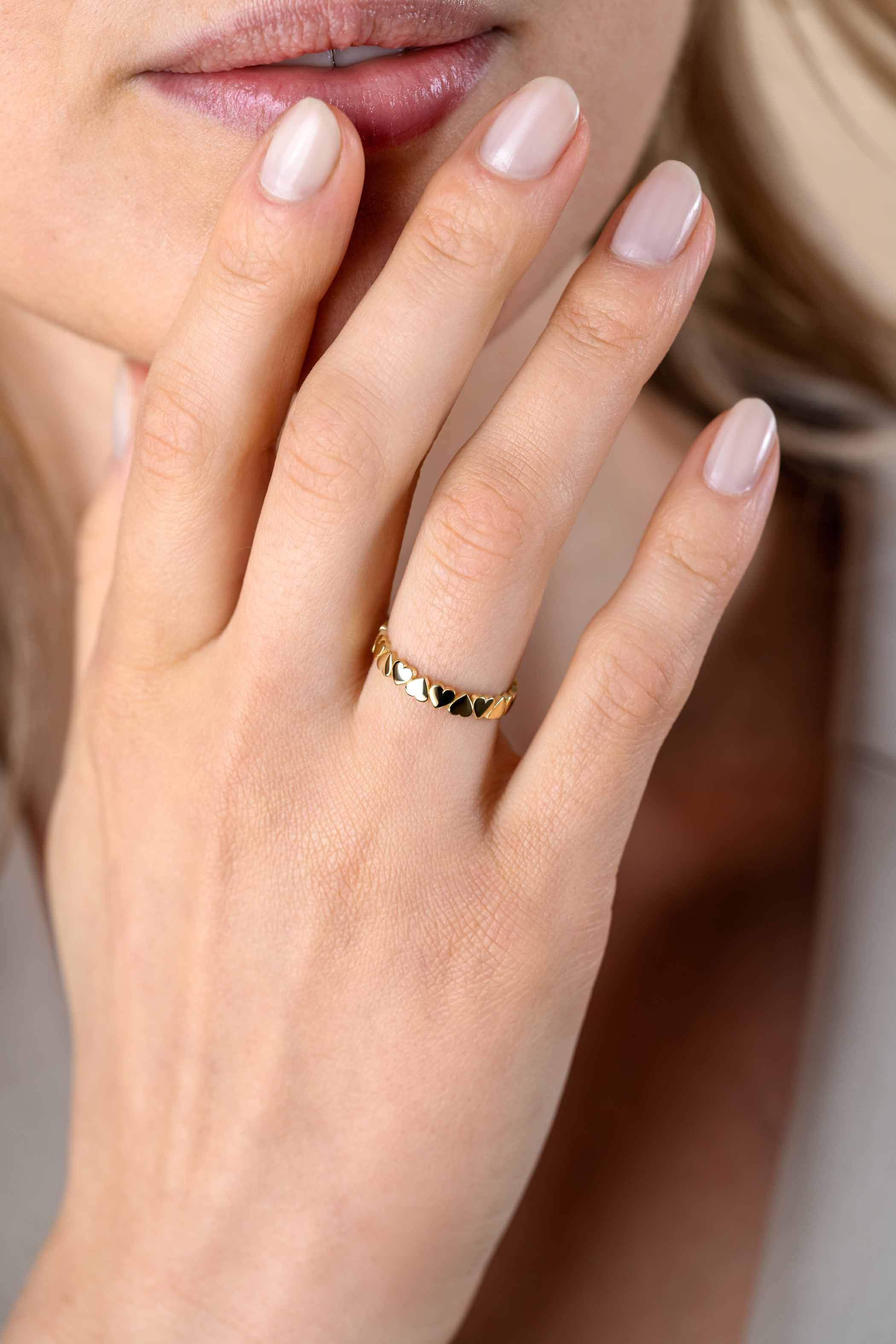 ZINZI 14K Gold Stackable Ring Hearts 3mm width ZGR447