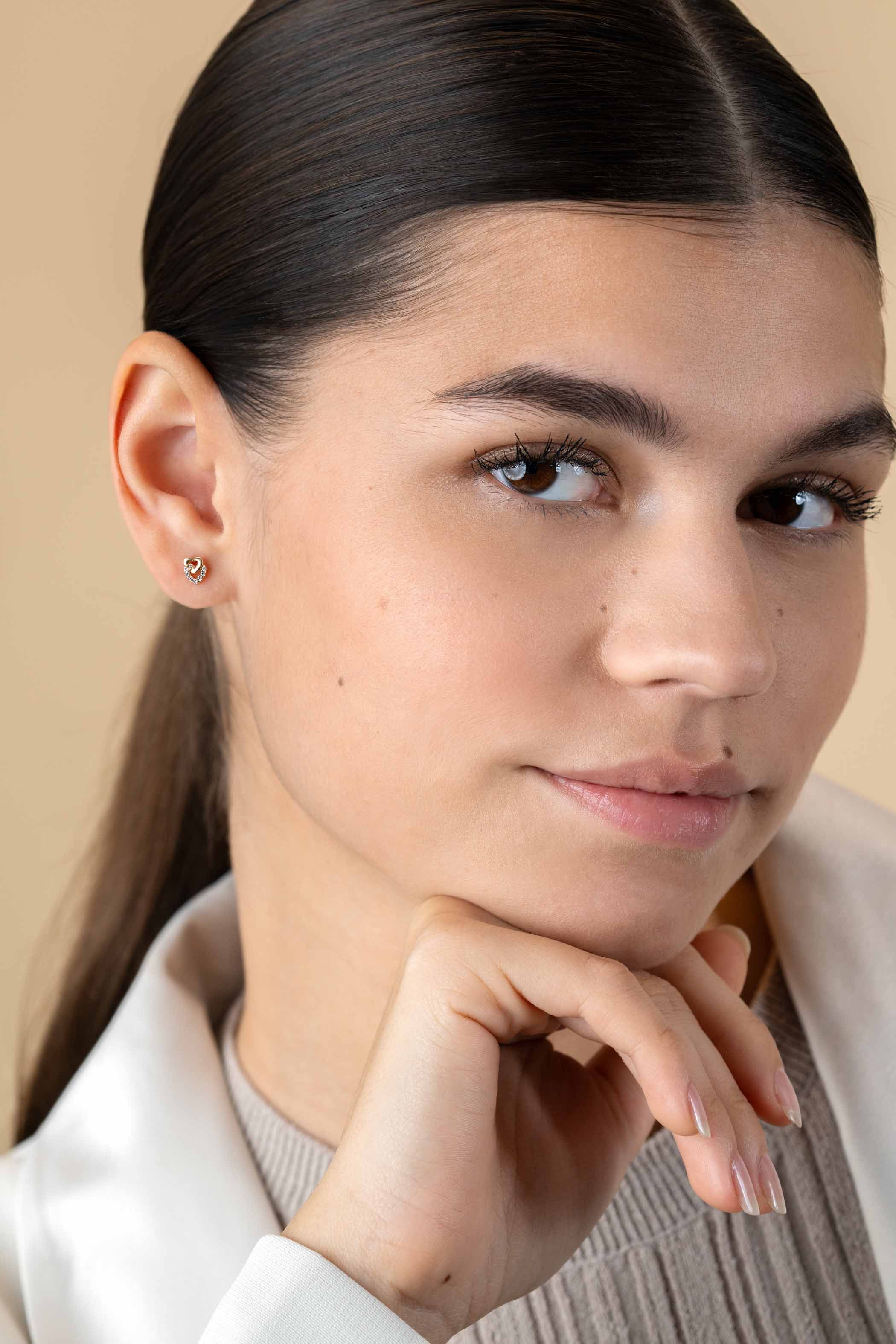 6mm ZINZI 14K Gold Stud Earrings Connected Open Hearts White Zirconias ZGO472
