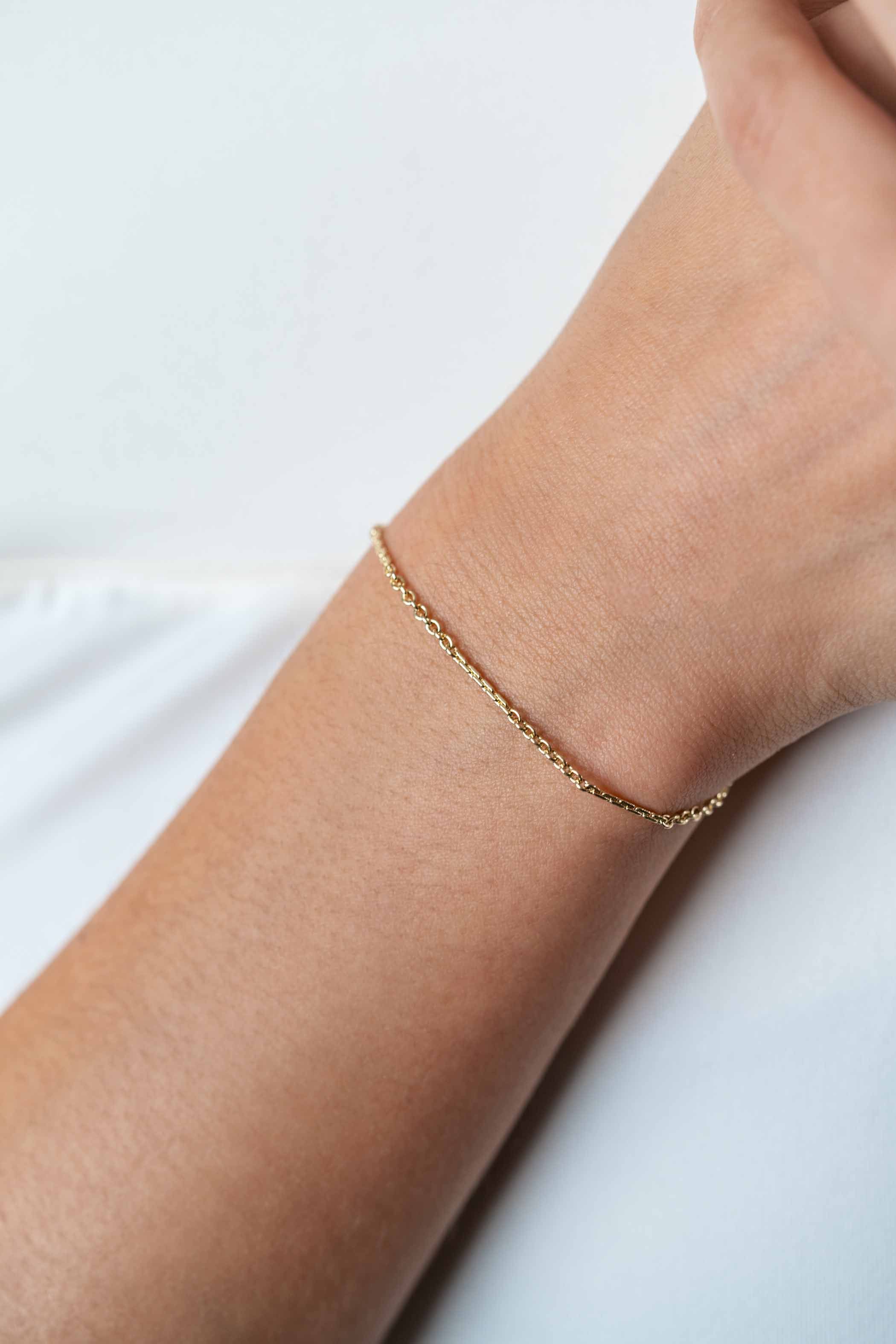 ZINZI Gold 14 karat gold solid bracelet with engraved twisted bars and fine curb links, 2mm wide, 17-19cm, ZGA500
