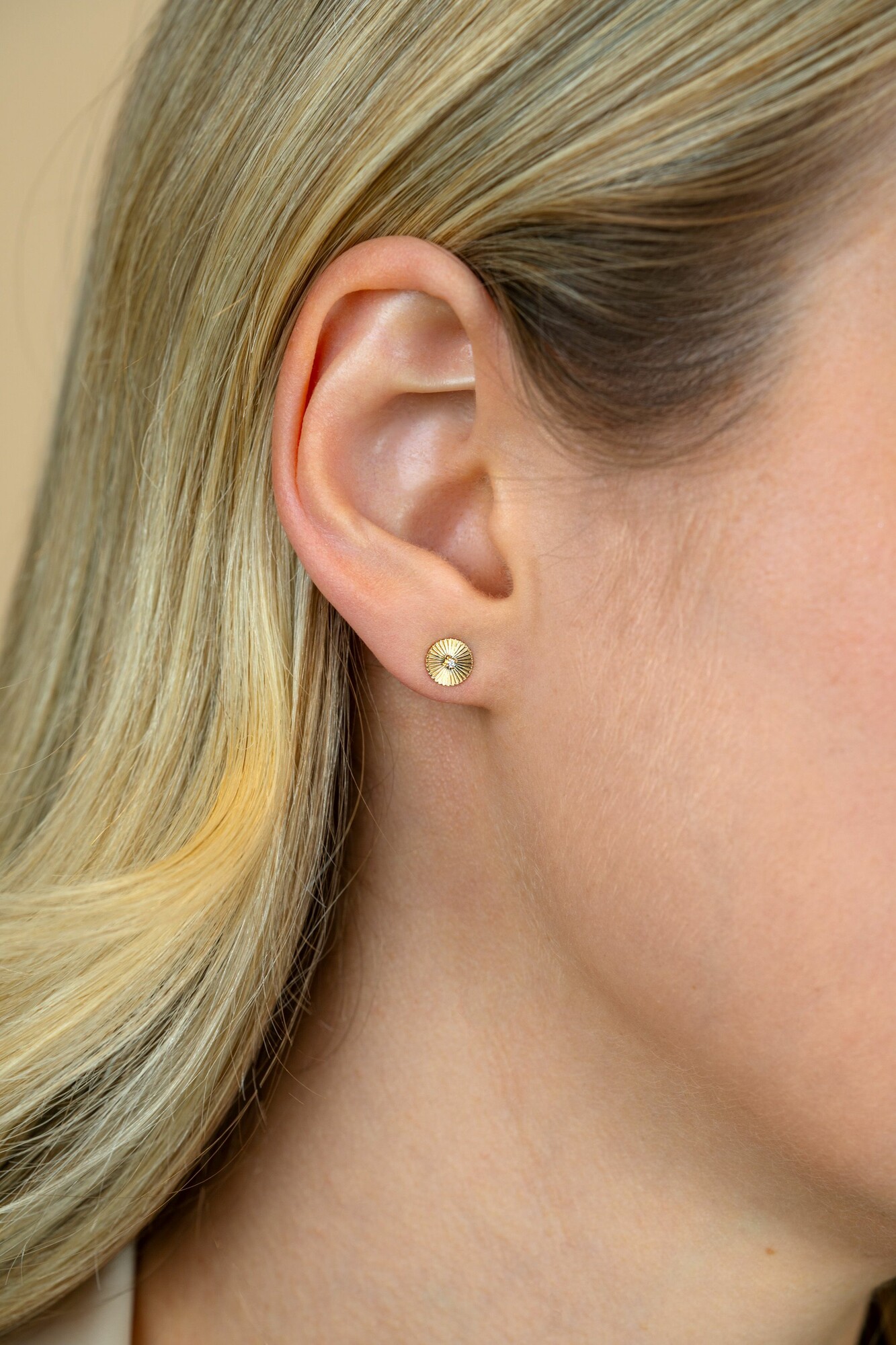 ZINZI GOLD oorknopjes rond gediamanteerd/zirc.6mm