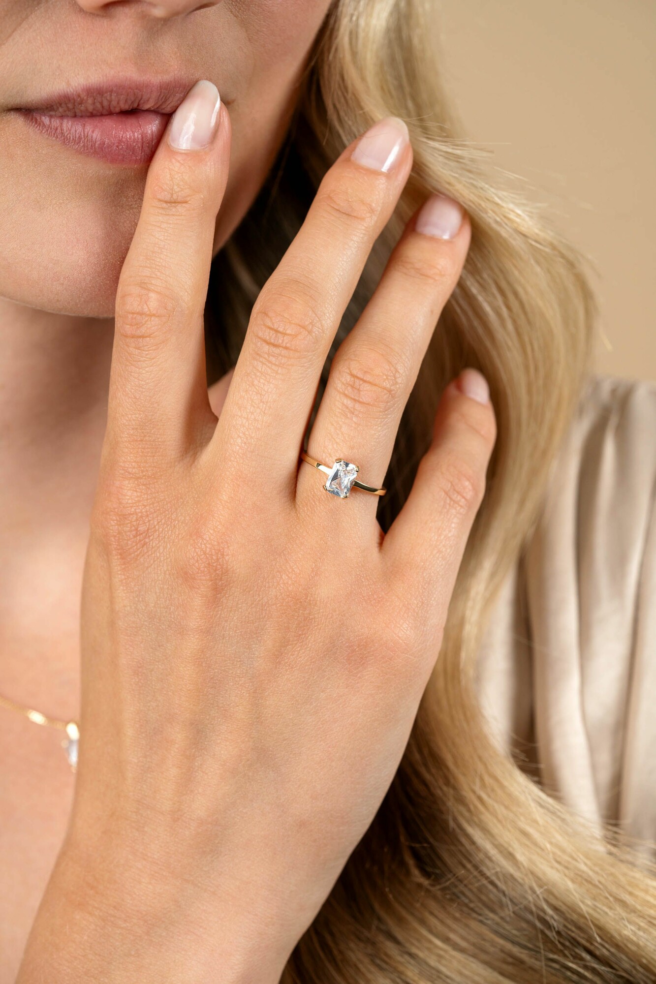 ZINZI Gold 14 ct gold ring set with a rectangular white cubic zirconia in a prong setting ZGR09