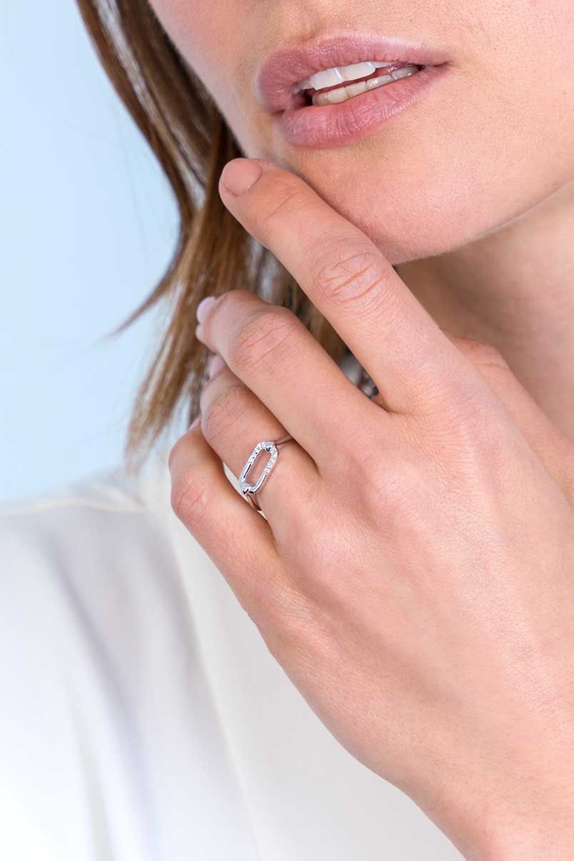 ZINZI Sterling Silver Ring with Oval Chain White Zirconia ZIR2114