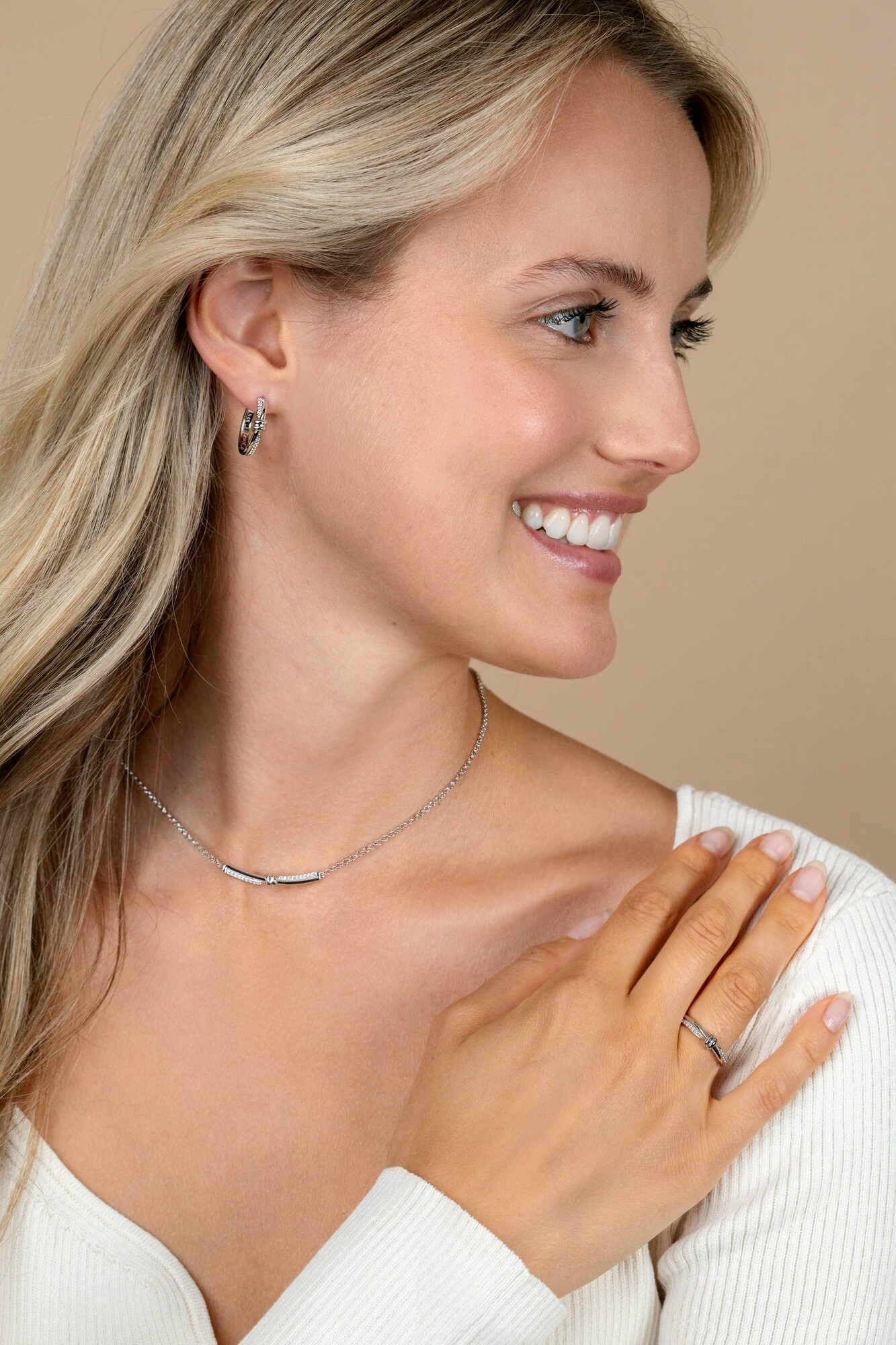 ZINZI silver multi-look ring (4mm wide) with a knot, set with white cubic zirconias ZIR2680