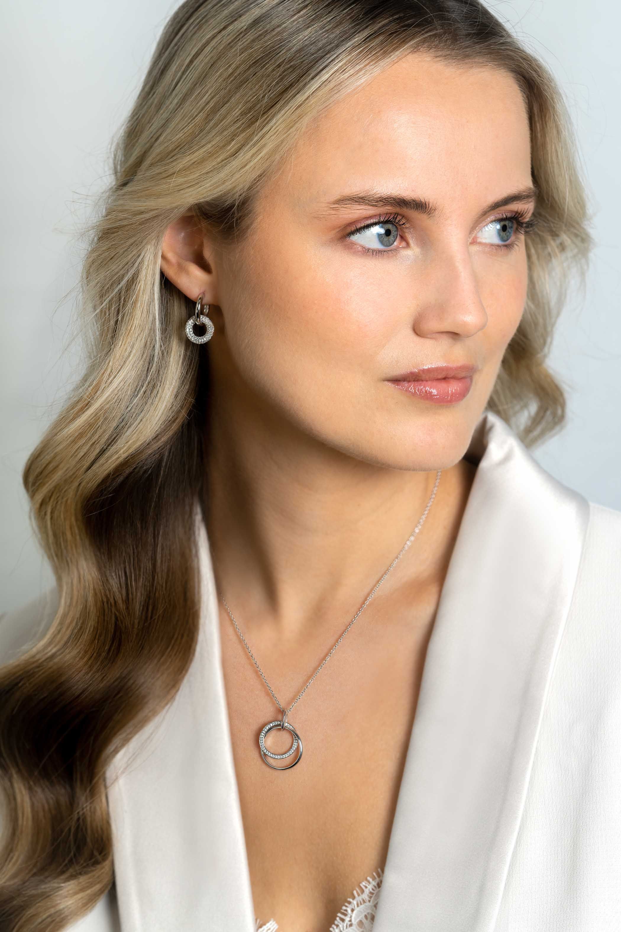 26mm ZINZI Sterling Silver Pendant with 2 Intertwined Open Circles White Zirconias ZIH2431 (excl. necklace)