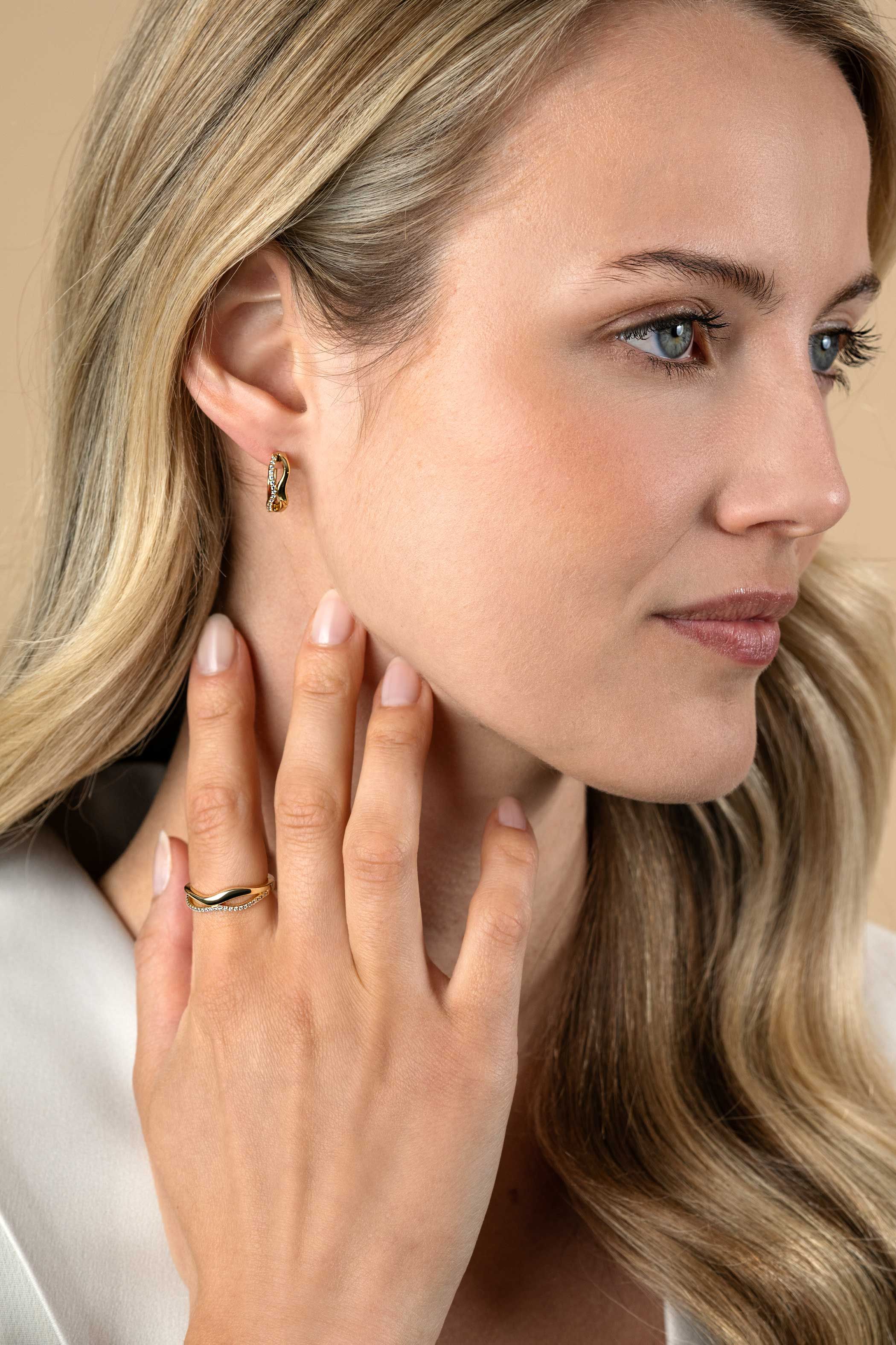 15mm ZINZI gold plated silver hoops organically shaped with two wavy lines, one of which is set with white zirconia, with luxury hinge closure ZIO2629Y