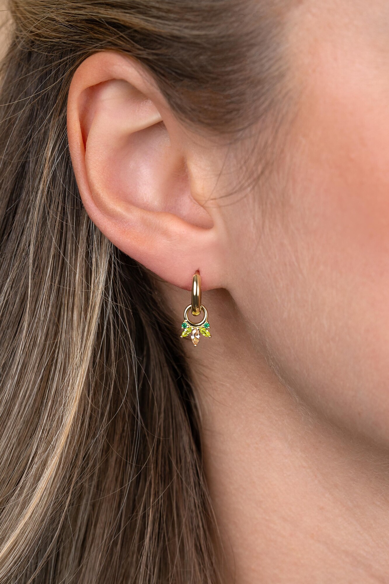 10mm ZINZI gold plated silver charm earrings with five playful settings in descending size, set with champagne, peridot and dark green gemstones ZICH2633GC (without hoops earrings)