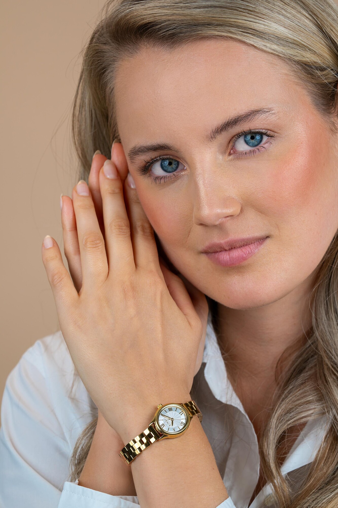 ZINZI Belle Ovale Watch 26mm Silver Colored Dial Gold Colored Case and Stainless Steel Band, Japanese movement ZIW2933