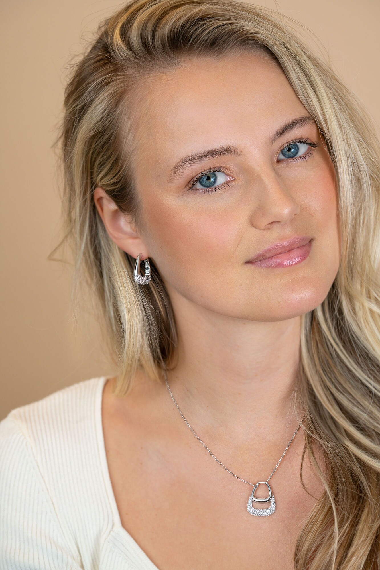 ZINZI zlv. collier met luxe hanger glad en pave zirc.