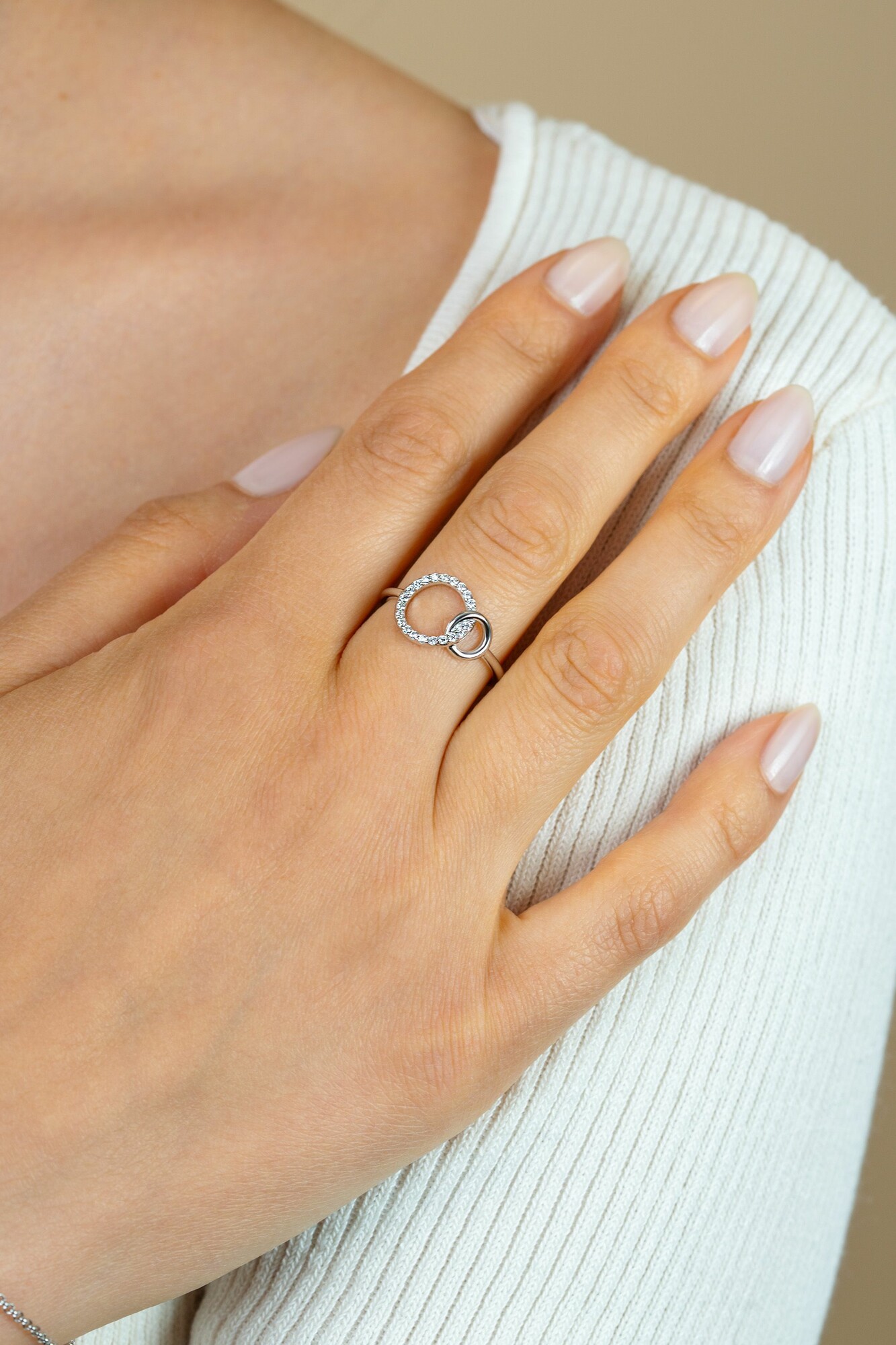 ZINZI Sterling Silver Ring 2 Circles Connected ZIR1782