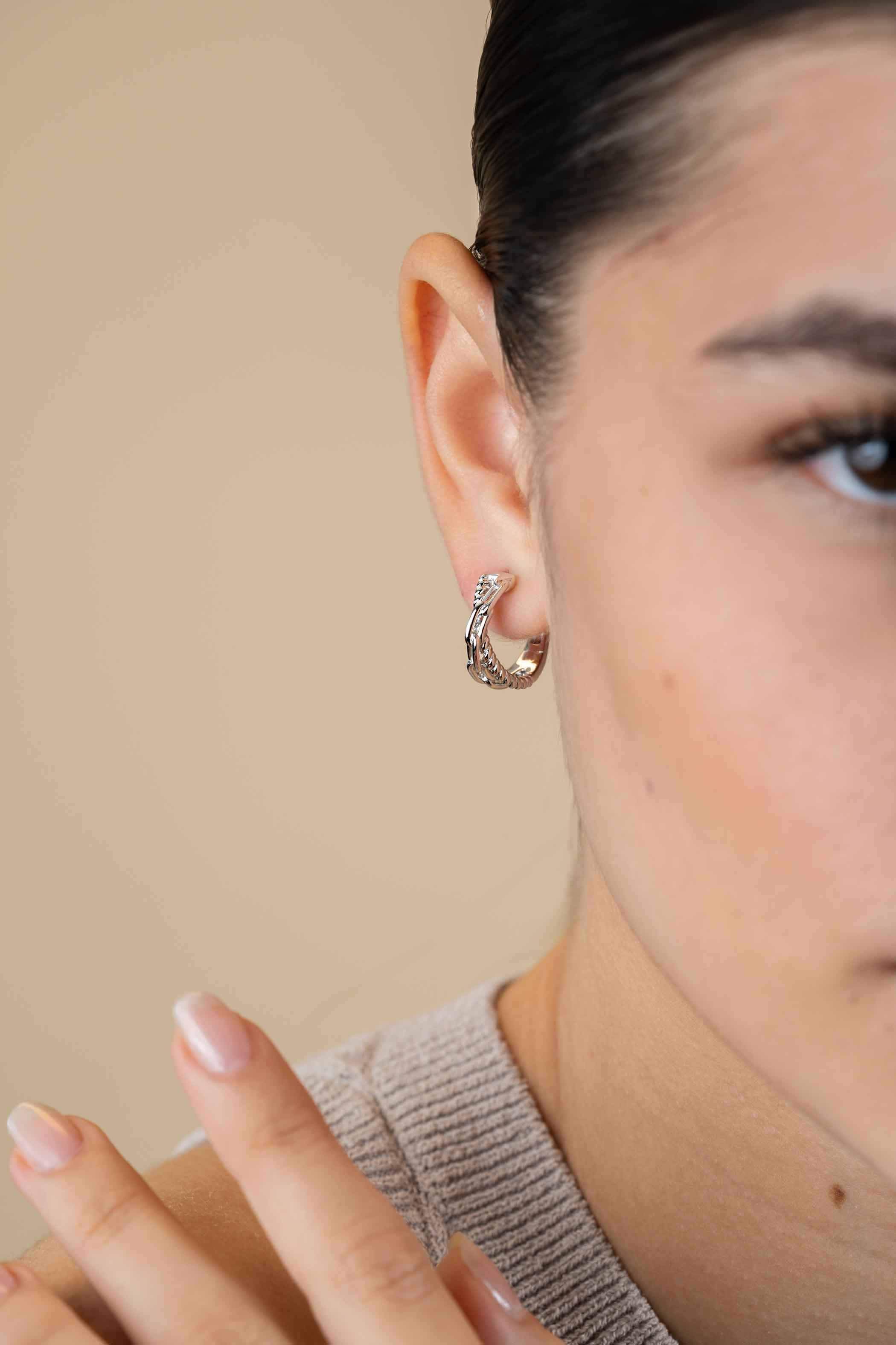18mm ZINZI Sterling Silver Hoop Earrings Crossover with Paperclip Chain and Twisted Tube 18x6mm ZIO2544